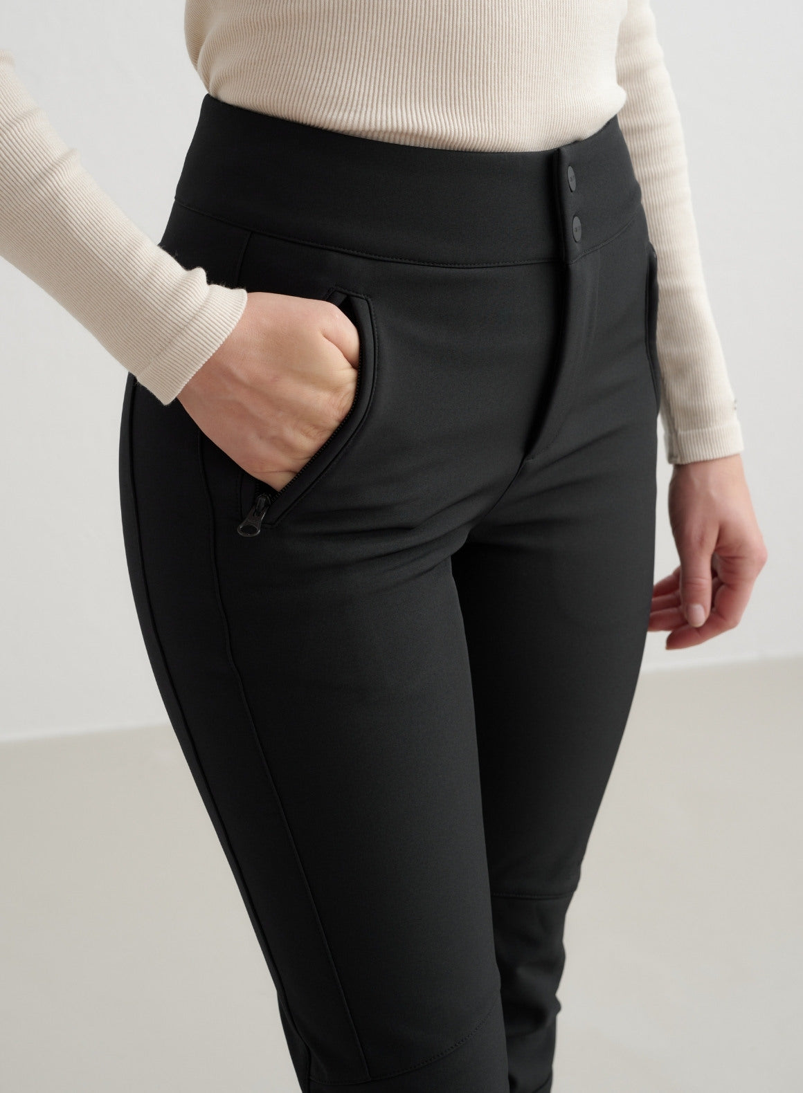 Black Stretch Thermo Pants for Women - Thermal Winter Leggings with High Waist & Fleece Lining - Perfect for Running, Yoga, and Cold Weather Outdoor Activities