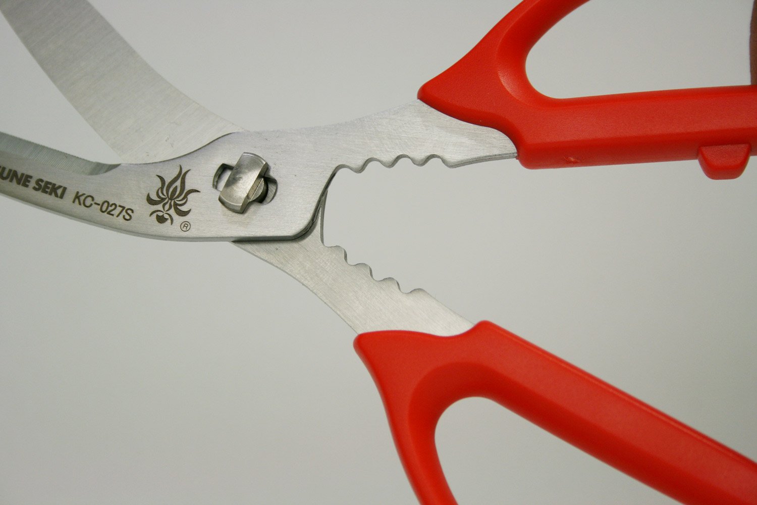 Premium Kanetsune KC-027S Kitchen Scissors - Heavy Duty Crab Shell Cutter, Poultry Shears & Multipurpose Food Scissors for Seafood, Nuts, Herbs - Ideal for Home Cooking, Restaurants & Outdoor BBQs