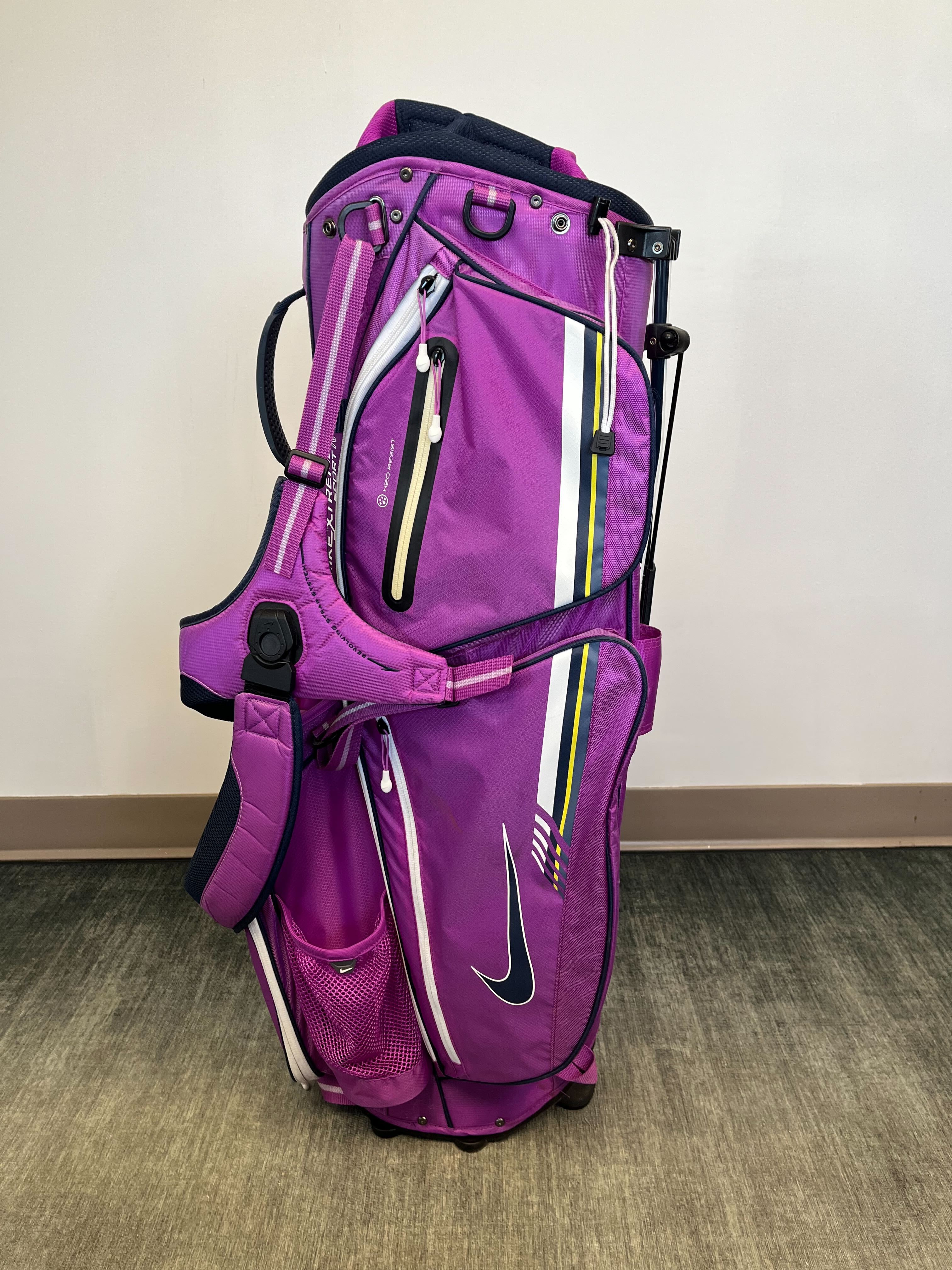 Nike Golf Extreme Sport Carry Bag Purple/White - Lightweight Golf Stand Bag with Adjustable Strap & Waterproof Rain Cover - Perfect for Golfers, Travel & Outdoor Sports