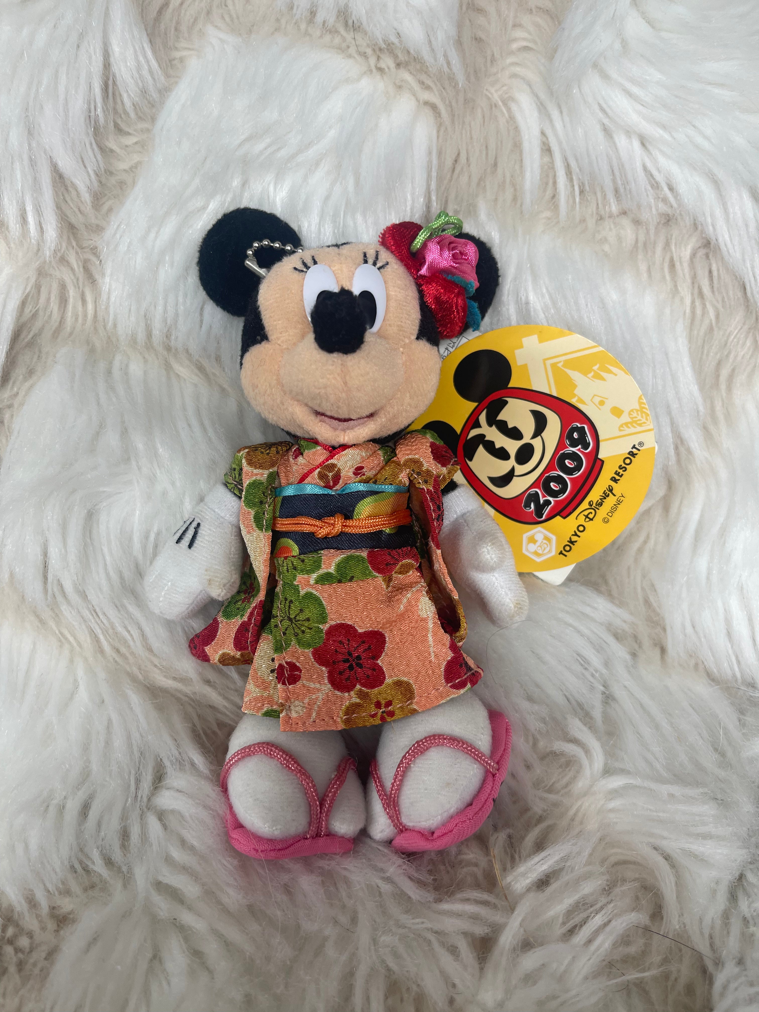Tokyo Disney 2009 New Year Minnie Mouse Kimono Plush Keychain Badge - Cute Collectible for Disney Fans, Gifts, and Bag Accessories