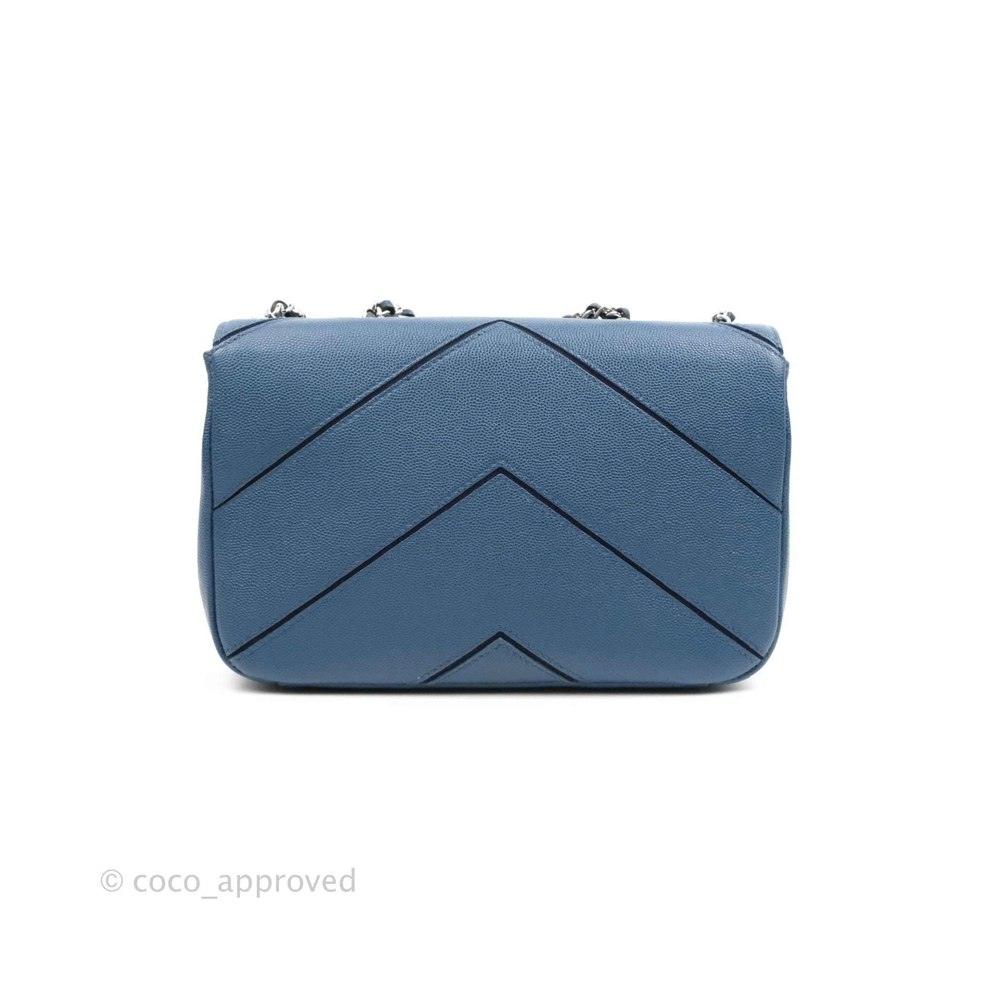 Chanel CC Chevron Flap Bag in Navy Caviar Leather with Silver Hardware - Luxury Shoulder Bag for Women, Perfect for Evening Events & Date Nights