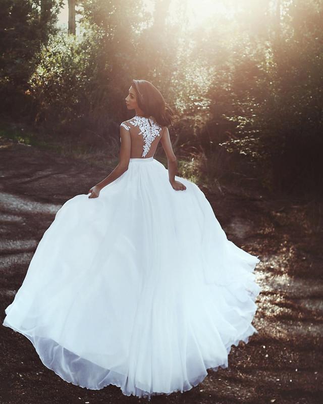 Elegant Lace Appliques Cap Sleeves Chiffon Wedding Dress with High Leg Slit - Perfect for Bridal Gowns, Evening Gowns, and Formal Occasions