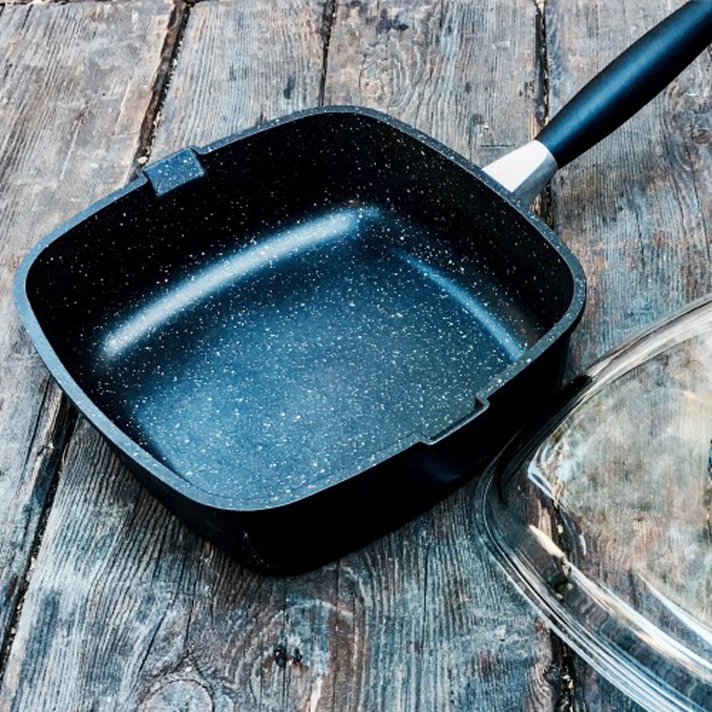 BergHOFF EuroCAST 10-Inch Square Cast Aluminum Non-Stick Covered Sauté Pan with Lid – Perfect for Stovetop Cooking, Braising & Serving Dishes