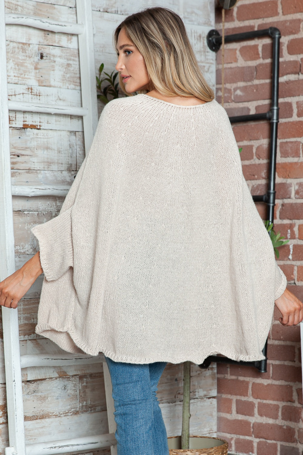 Stylish Round Neck Batwing Sleeve Sweater for Women - Cozy Oversized Pullover for Fall & Winter - Perfect for Casual Outfits, Office Wear and Weekend Relaxation