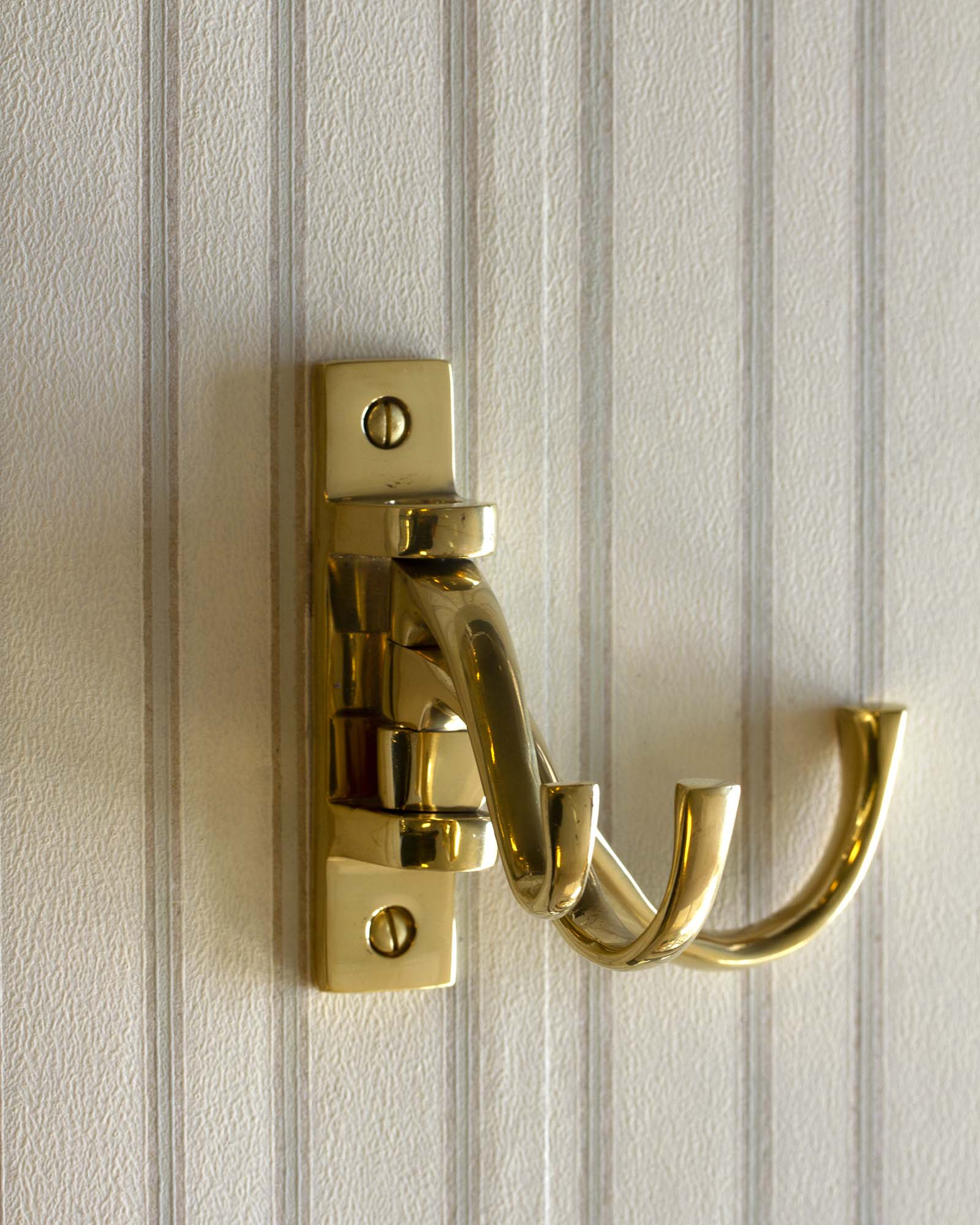 3-Arm Rotatable Brass Coat Rack - Space Saving Wall Mounted Hooks for Hats, Scarves & Jackets - Perfect for Entryway, Bedroom & Closet Organization