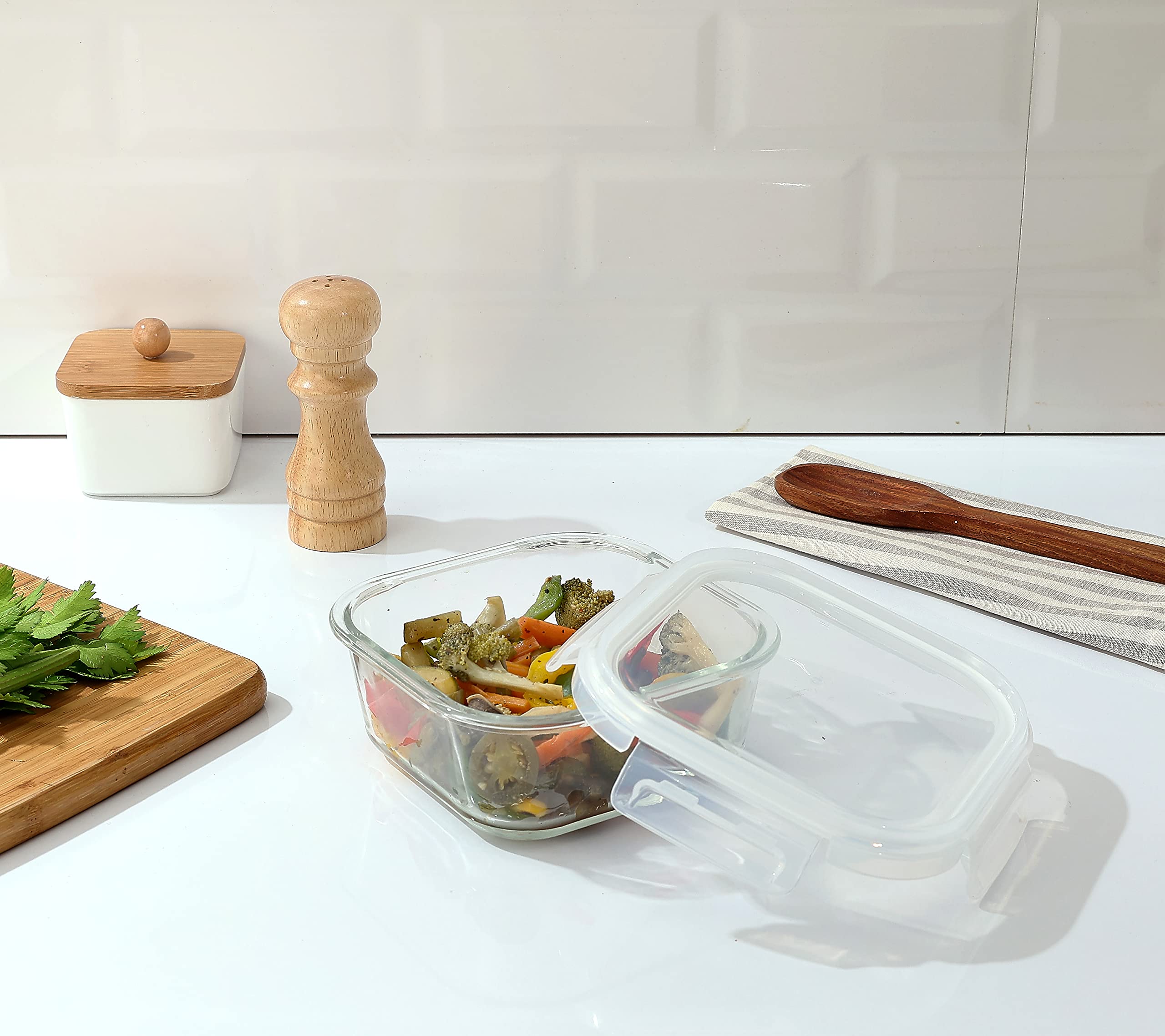 Solimo Borosilicate Glass Food Storage Containers with Fresh-n-Lock Lids - 800ml Square Clear Containers for Meal Prep, Leftovers & Pantry Organization - BPA-Free, Microwave & Freezer Safe