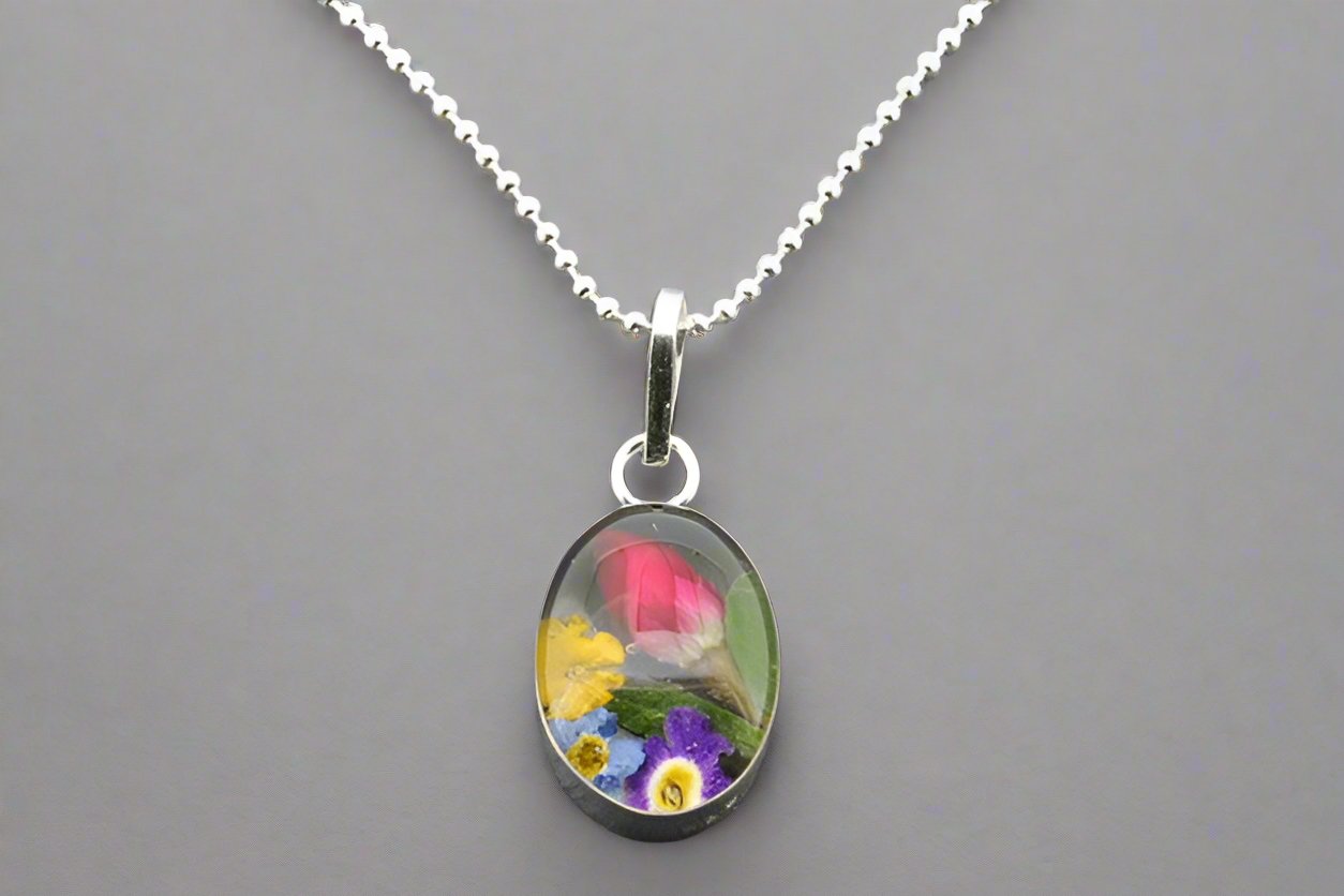 Beautiful Flower Resin Pendant Necklace - Oval Shape on 45cm Ball Chain - Perfect for Women's Fashion Accessories, Gifts, and Everyday Wear