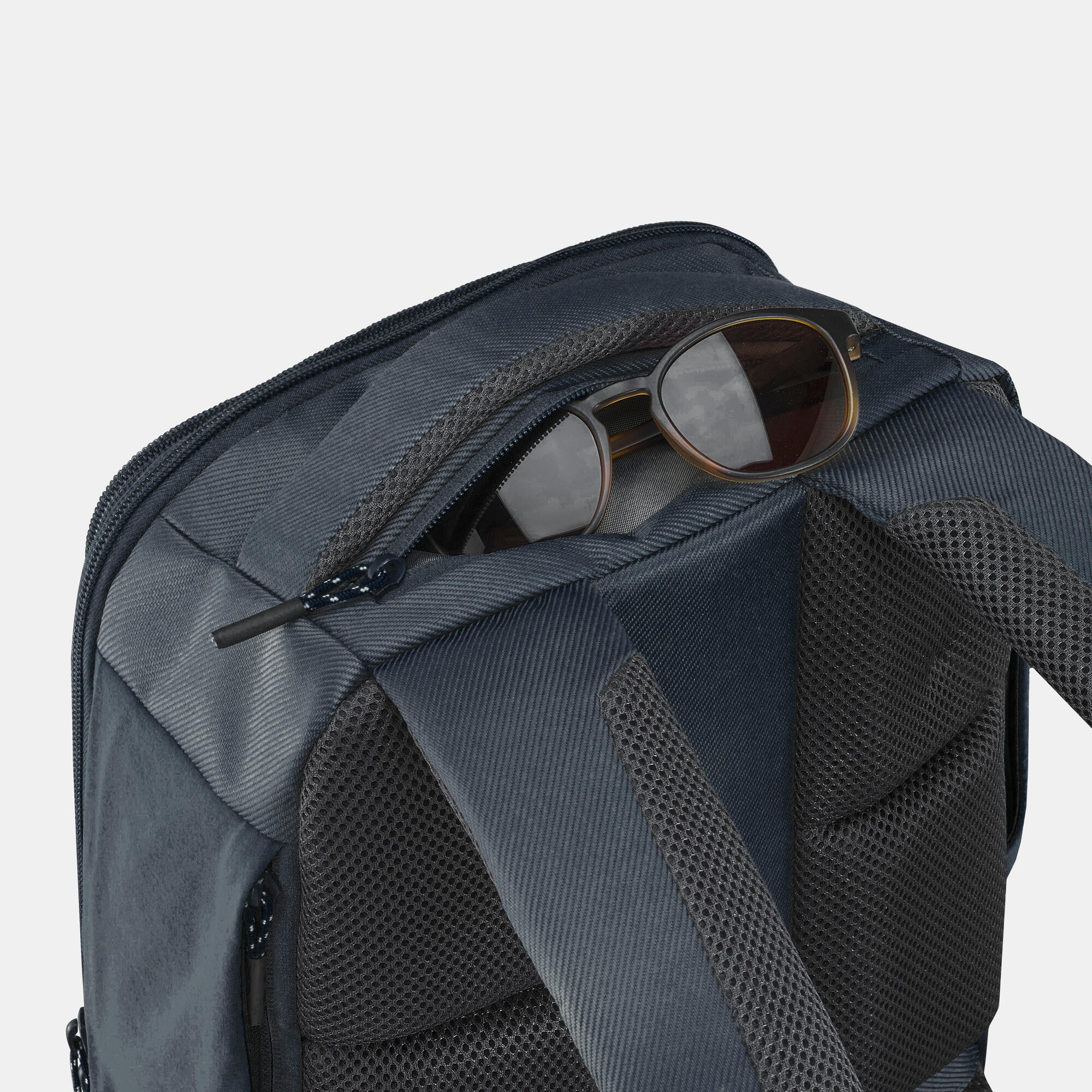 Quechua NH Escape 500 16L Lightweight Hiking Backpack - Perfect for Day Hikes, Camping & Outdoor Adventures