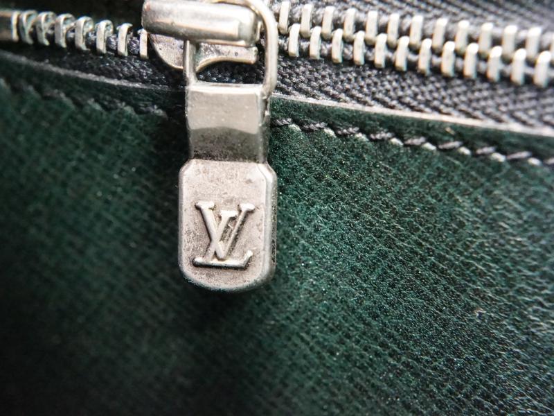 Authentic Pre-Owned Louis Vuitton Epi Black Noir Pochette Trapeze GM Clutch Bag Purse M80165 | Luxury Vintage Handbag for Women | Perfect for Evening Parties, Weddings & Special Occasions