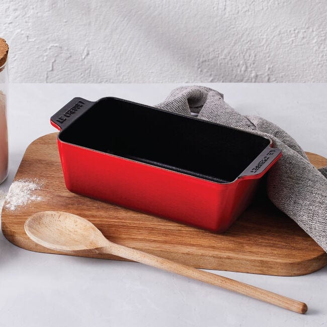 Le Creuset Signature Enameled Cast Iron Loaf Pan - 5.25 Quart, Cherry Red - Perfect for Baking Homemade Bread, Banana Bread & Meatloaf - Oven, Grill & Stovetop Safe