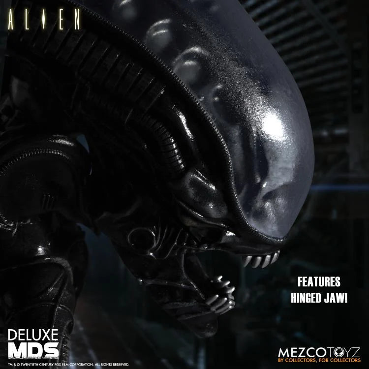 Mezco Designer Series Deluxe Alien Action Figure Set - Collectible Toy for Sci-Fi Fans & Movie Lovers - Perfect for Display, Gifts & Cosplay Scenes