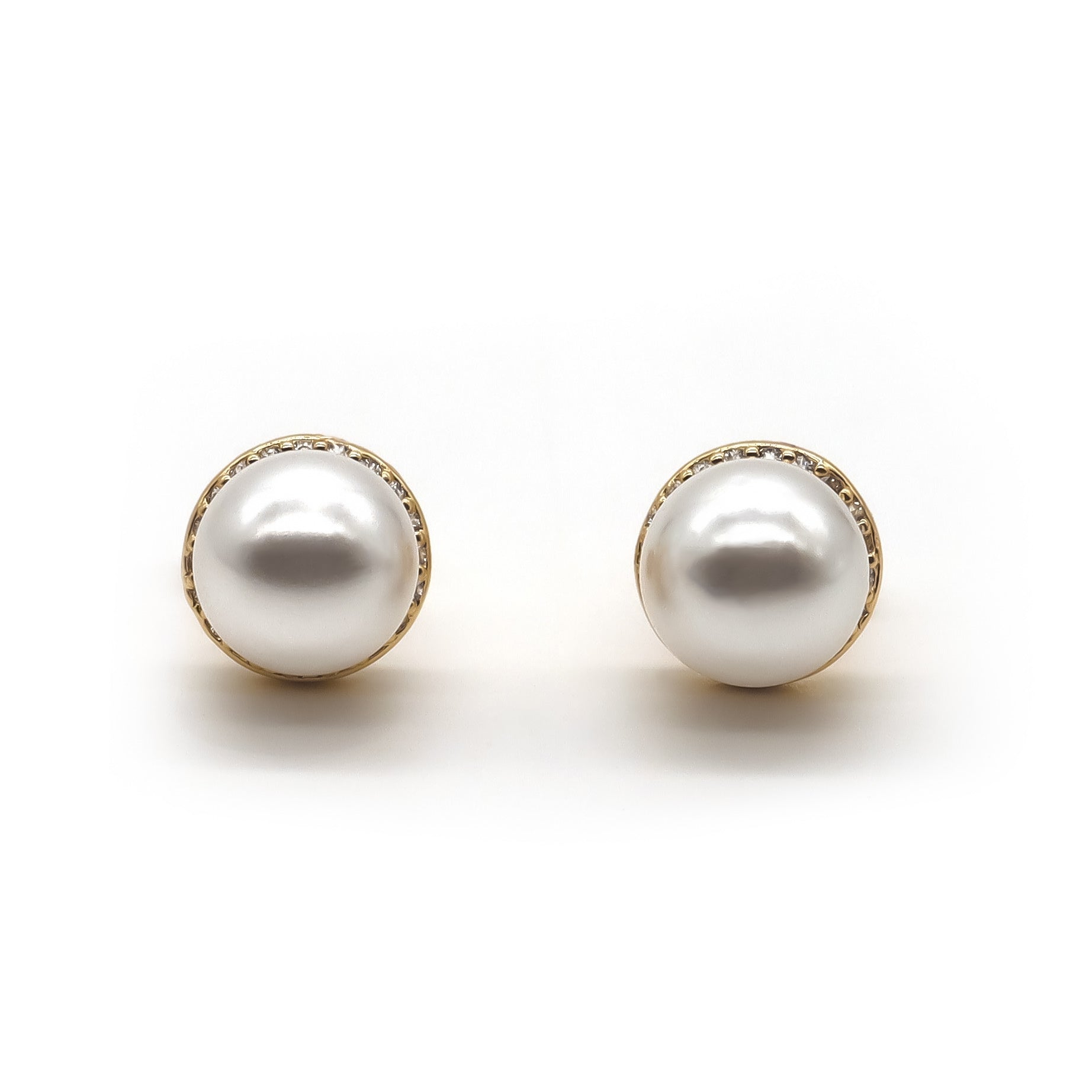 ROMALI 18K Gold Plated Pearl Stud Earrings for Women - Classic Elegant Jewelry Gift for Birthday, Anniversary & Wedding - Perfect for Daily Wear & Special Occasions