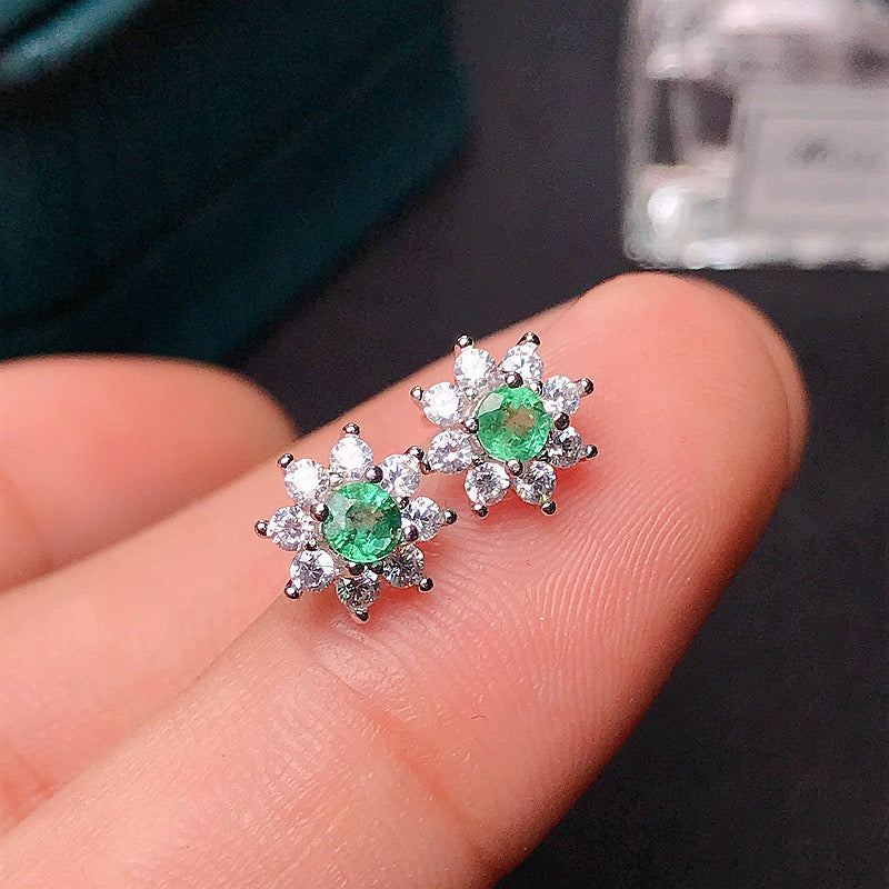 18K Platinum Emerald Flower Stud Earrings for Women - Elegant Floral Jewelry Gift for Birthday, Anniversary & Special Occasions | FME001