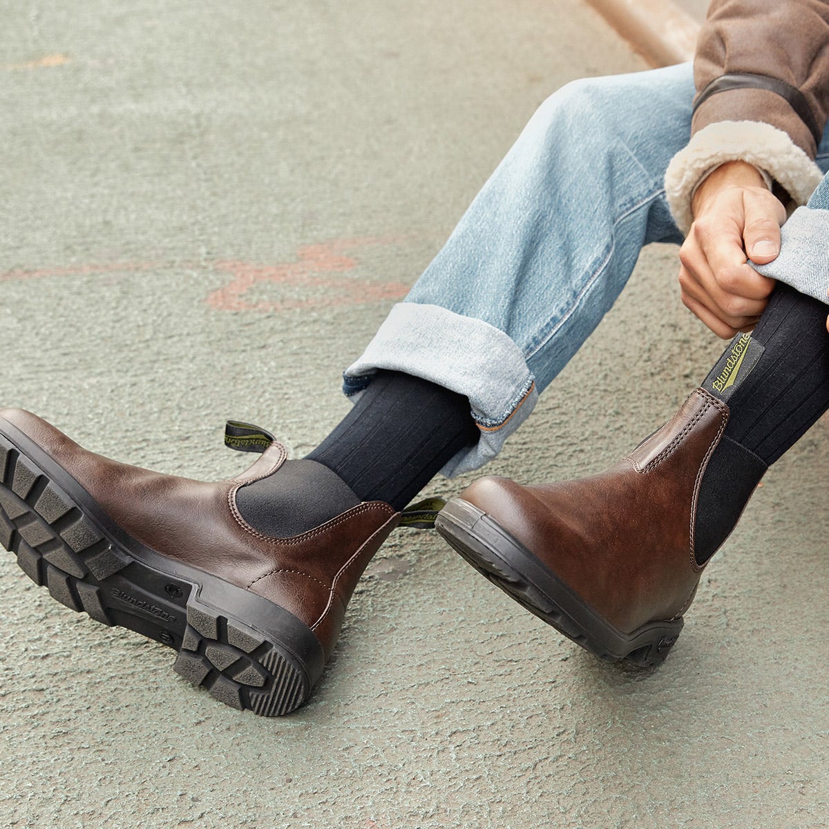 Blundstone 2116 Brown Chelsea Boots for Men & Women - Comfortable & Durable Leather Ankle Boots for Work, Hiking & Casual Wear
