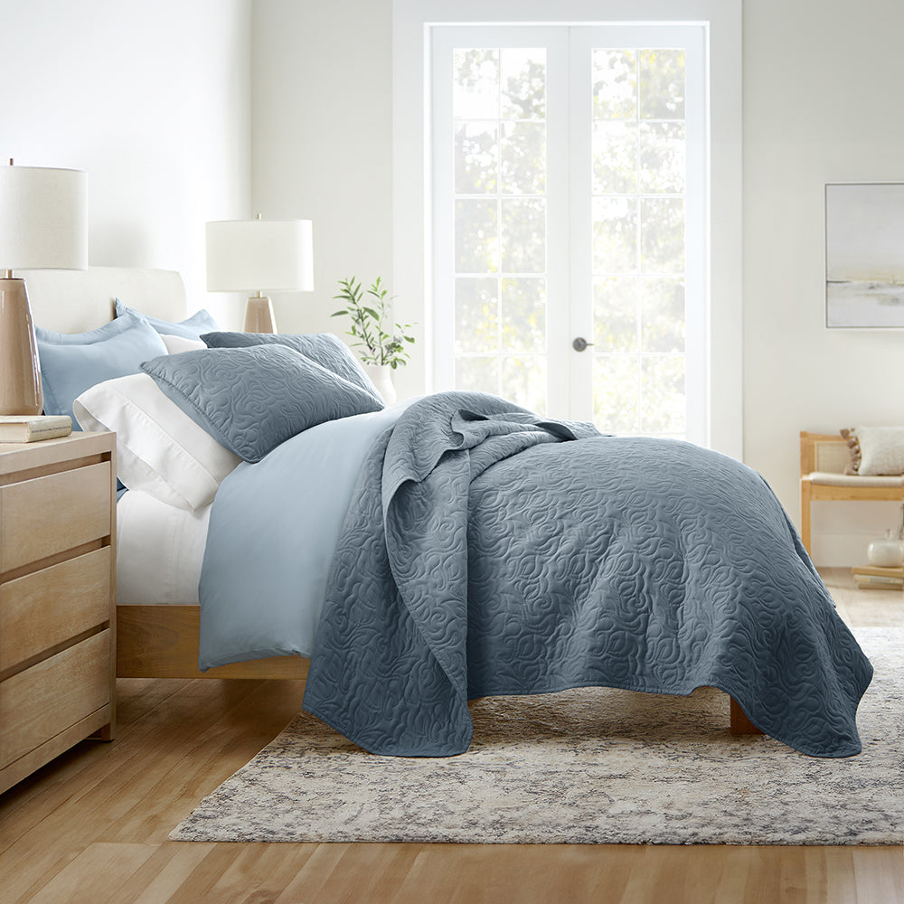 Floral 3-Piece Quilted Coverlet Set - Soft Bedspread for Queen Size Bed - Perfect for Spring & Summer Bedroom Decor