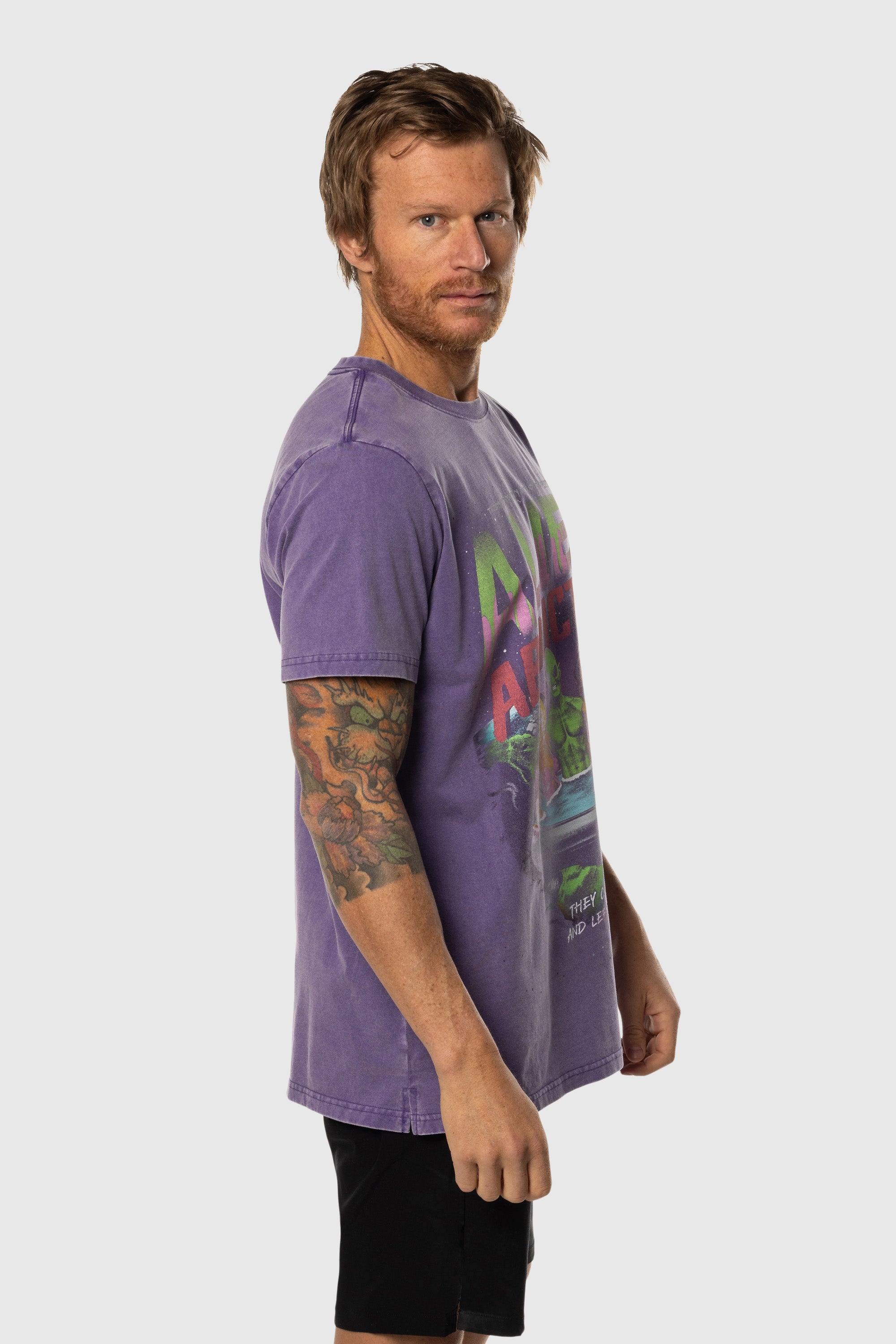 Alien Abduction T-Shirt for Men & Women | Funny UFO Alien Tee | Sci-Fi Graphic Novelty Shirt | Perfect for Cosplay, Comic Con & Science Fiction Fans