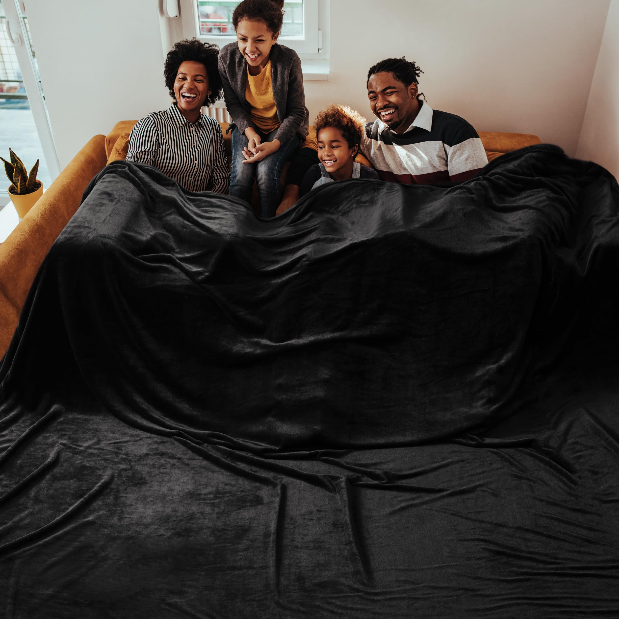 Bedsure Oversized Fleece Blanket Black - 280GSM Ultra Soft & Lightweight Plush Throw Blanket for Bed, Sofa, Couch - Perfect for Home, Travel, Camping & Gift Giving