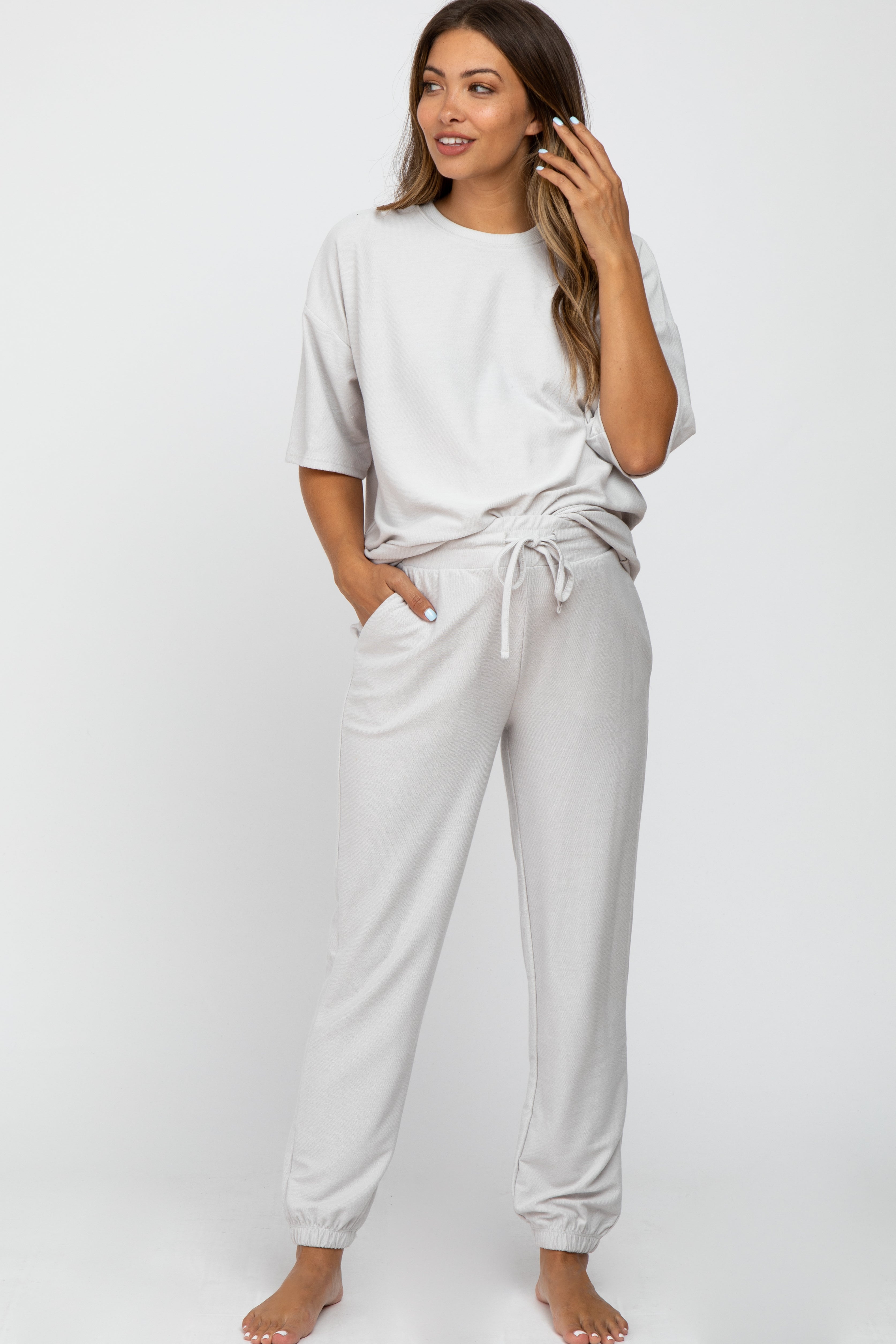 Comfortable Beige Maternity Jogger Set - Soft Lounge Pants & Top for Pregnant Women - Perfect for Relaxing at Home, Yoga & Pregnancy Photos