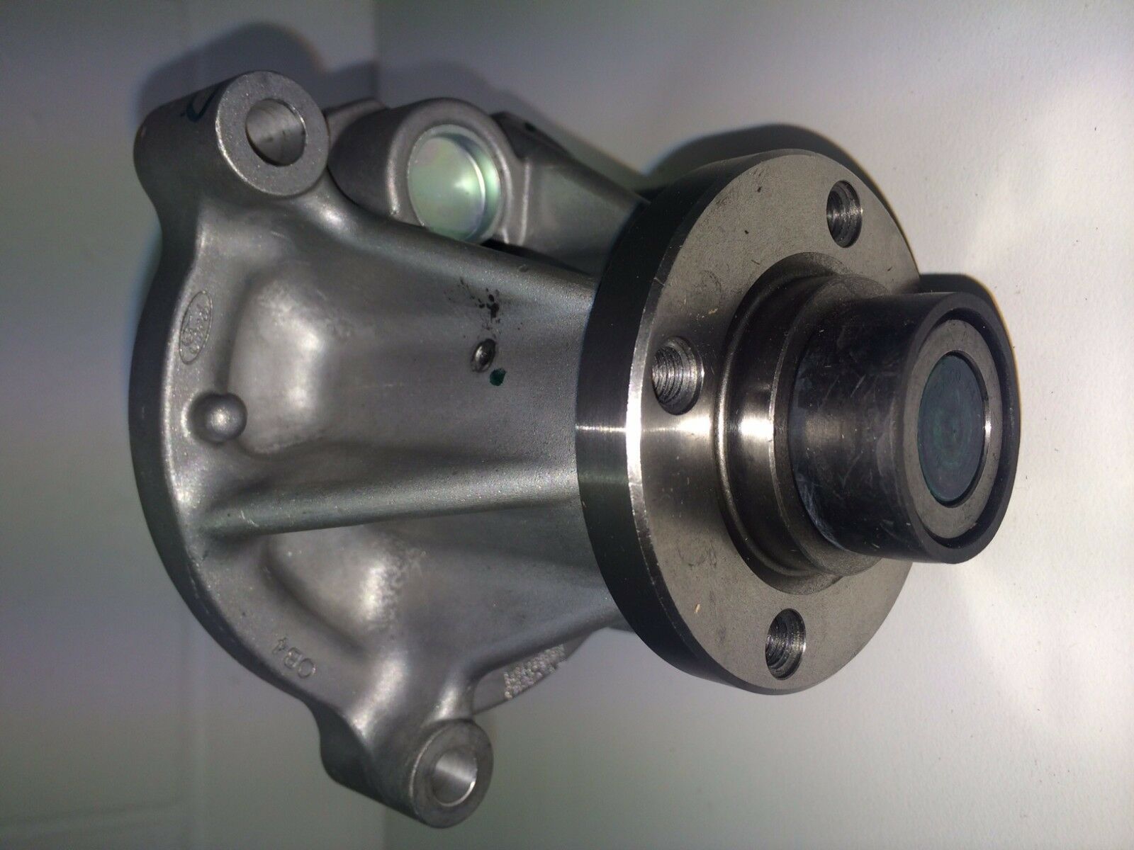 High-Performance BA BF FG V8 Ford Water Pump - Replacement for Ford Vehicles - Ideal for Engine Cooling & Maintenance