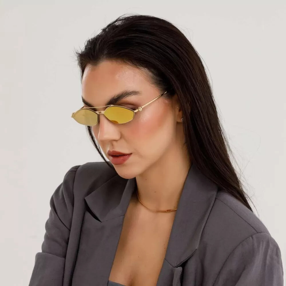Fendi Baguette FE40114U Y Mirror Sunglasses with Gold Chain - Luxury Designer Shades for Women, Fashionable UV Protection for Outdoor, Beach & Driving