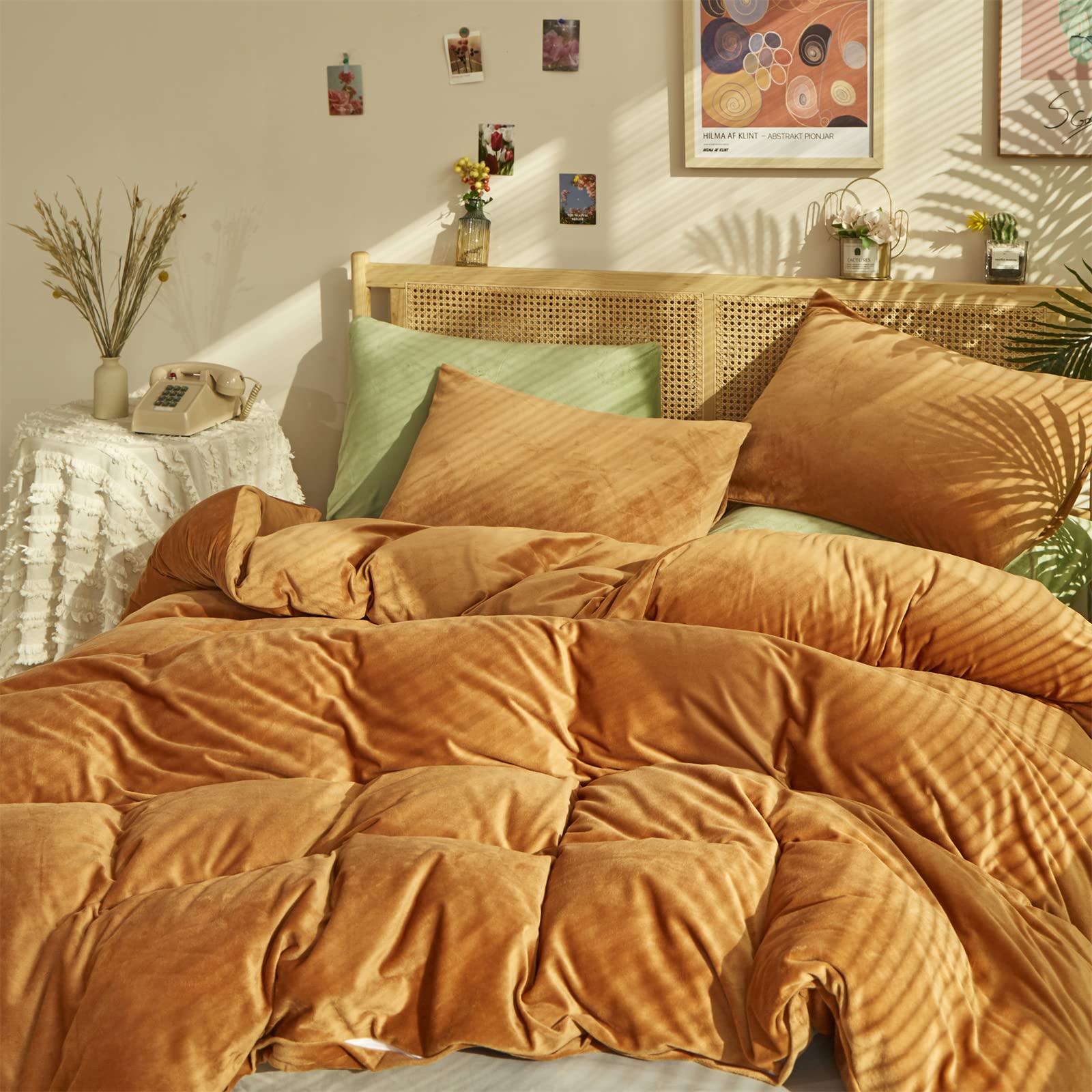Soft & Warm Pumpkin Velvet Comforter Set - Queen Size Rust Orange Flannel Bedding, Thick Plush Terracotta Quilt for Cozy Winter Nights - Perfect for Women & Men's Bedroom Decor