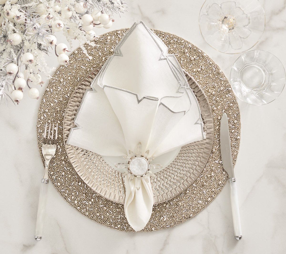 Premium White & Silver Napkin Set of 4 - Elegant Dinner Party, Wedding, and Holiday Table Decor - High-Quality Linen for Formal Dining & Special Occasions