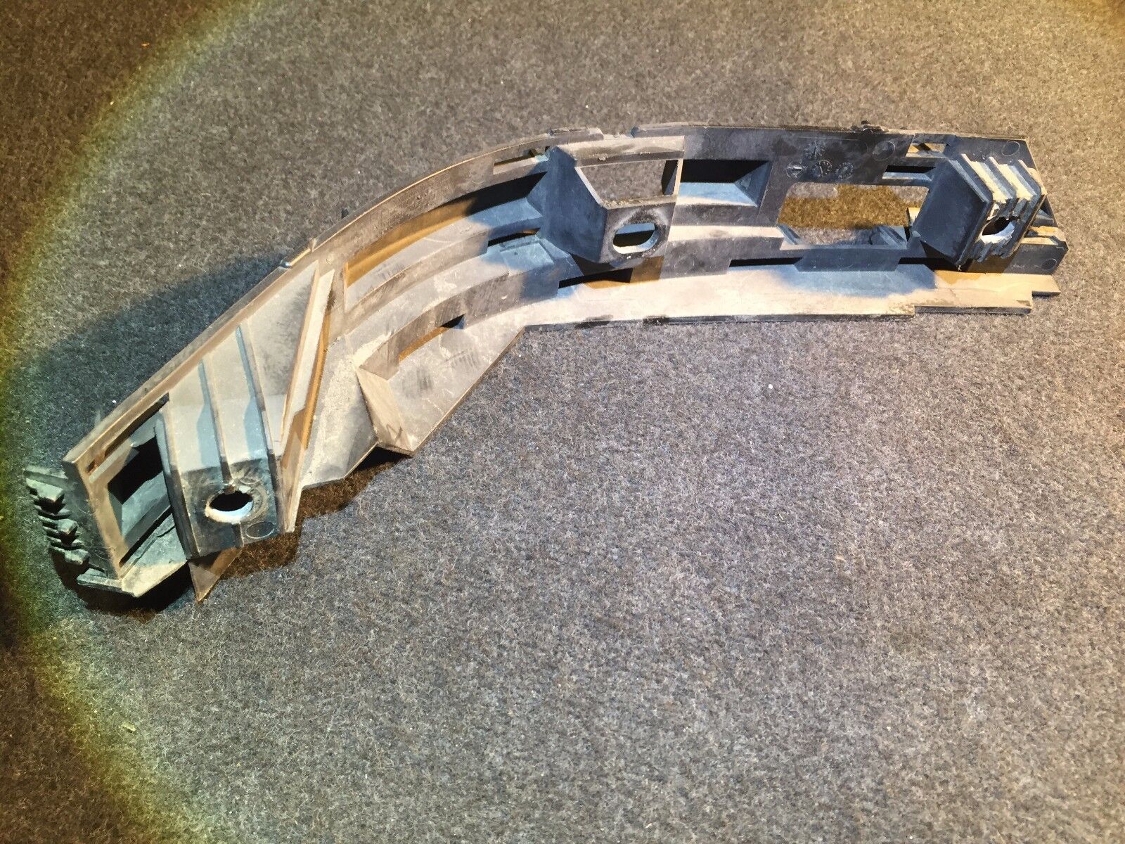 02 03 04 05 BMW 745i E65 Right Rear Bumper Bracket Guide - OEM Replacement Part for Passenger Side - Perfect for Bumper Repair & Car Restoration Projects