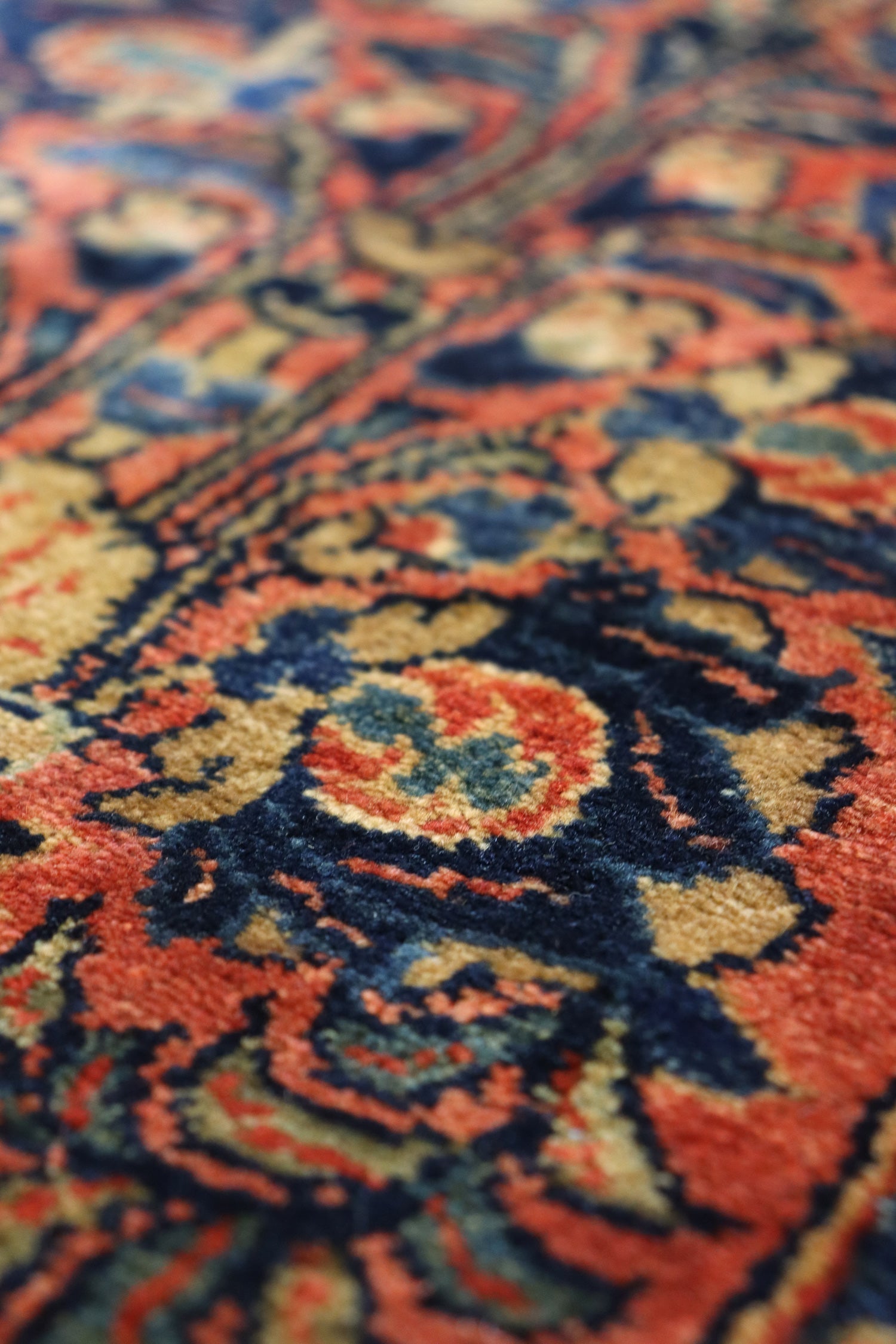 Antique Sarouk Handwoven Traditional Persian Rug - J67806 - Perfect for Living Room, Bedroom & Home Decor