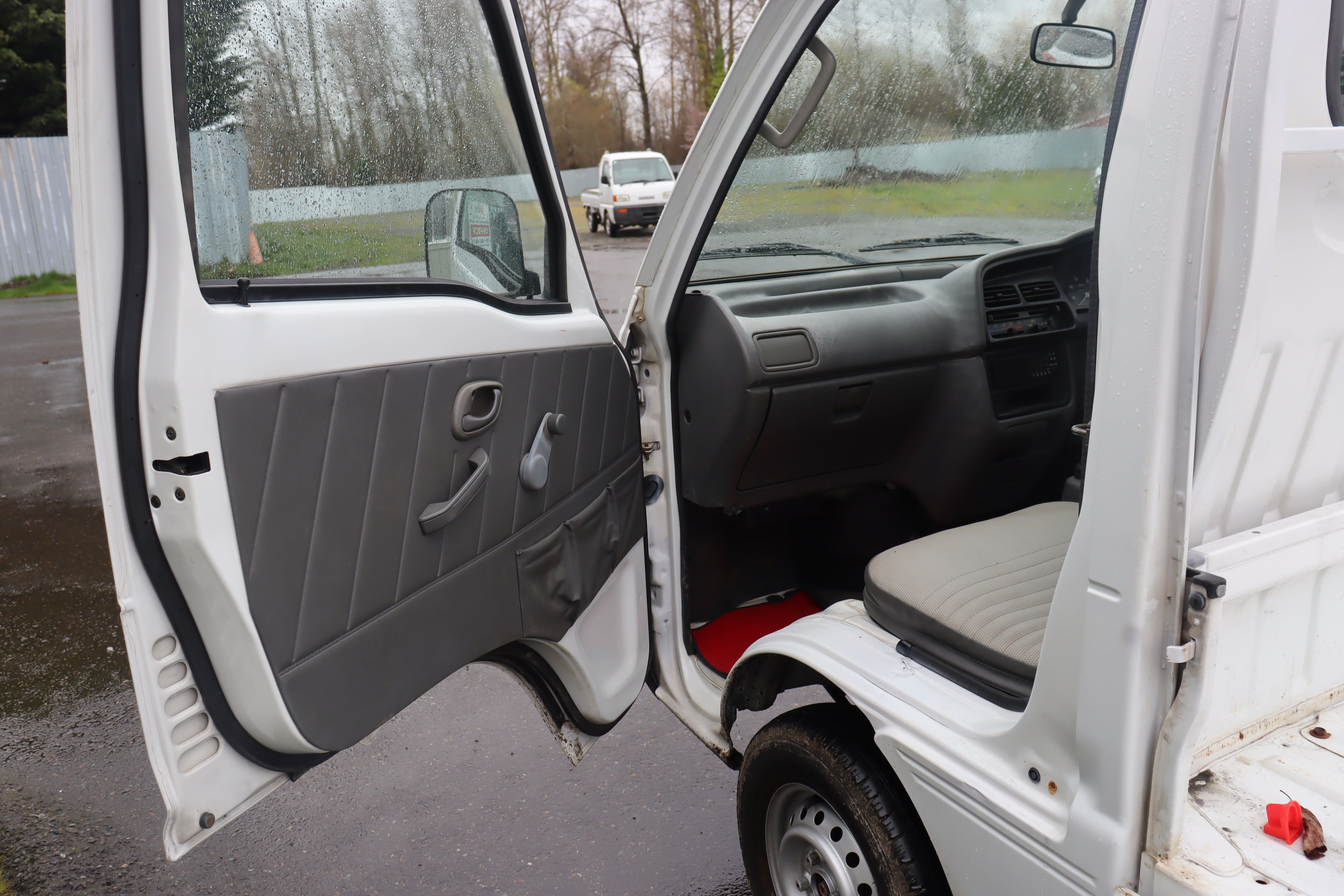 1998 Suzuki Carry Kei Truck JDM V DD51T 4WD Mini Pickup - Perfect for Urban Delivery, Off-Road Adventures & Vintage Car Collectors
