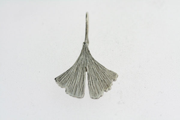 Ginkgo Leaf Pendant Necklace - 55cm Singapore Chain for Women - Elegant Botanical Jewelry Gift for Nature Lovers - Perfect for Everyday Wear & Special Occasions