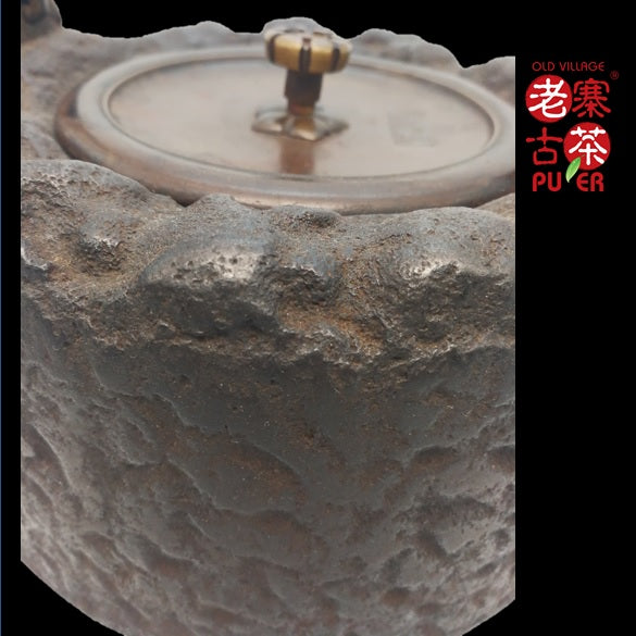 Authentic Kyoto Tetsubin Iron Teapot - Rynbundo Ryumon-do First Generation Daikoku Juro Doan Style - Japanese Cast Iron Teapot for Tea Ceremony & Home Decor