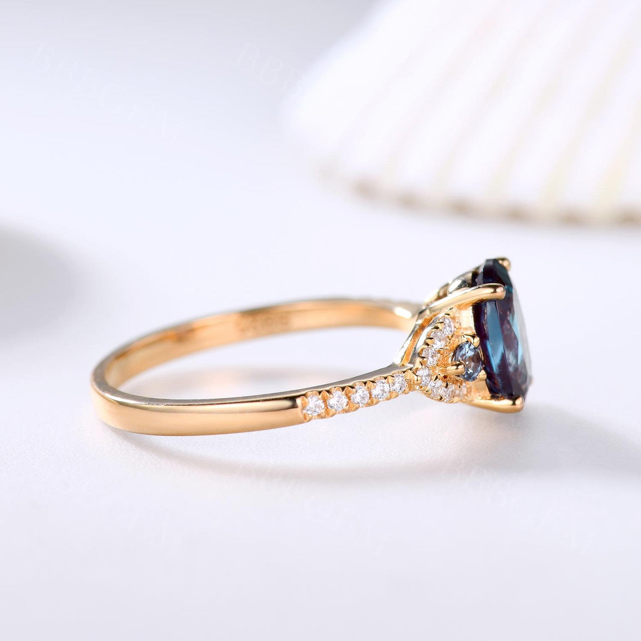 6x8mm Oval Cut Alexandrite Diamond Engagement Ring in Yellow Gold | Color Changing Gemstone for Proposals, Anniversaries & Special Occasions