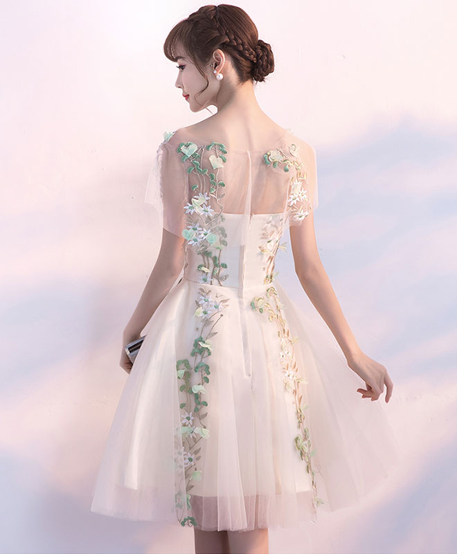 Elegant Champagne Tulle Lace Applique Short Prom Dress for Homecoming, Party, and Special Occasions - Perfect for Dances, Weddings, and Formal Events