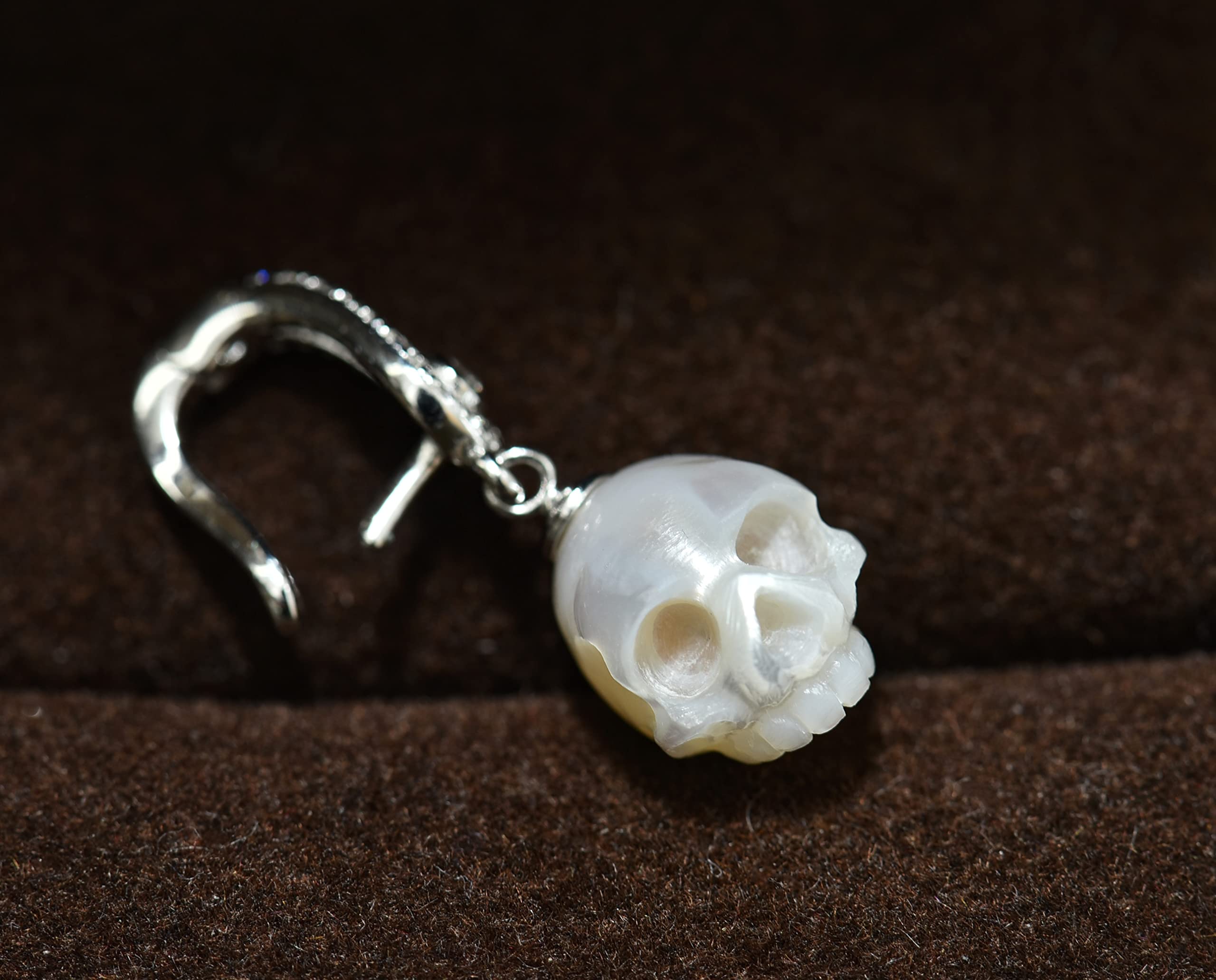 Baroque Pearl Skull Choker Necklace - Hand Carved Detachable Pendant, 14 Inch Gothic Jewelry for Women - Perfect for Halloween Costumes, Gothic Fashion & Dark Aesthetic Outfits