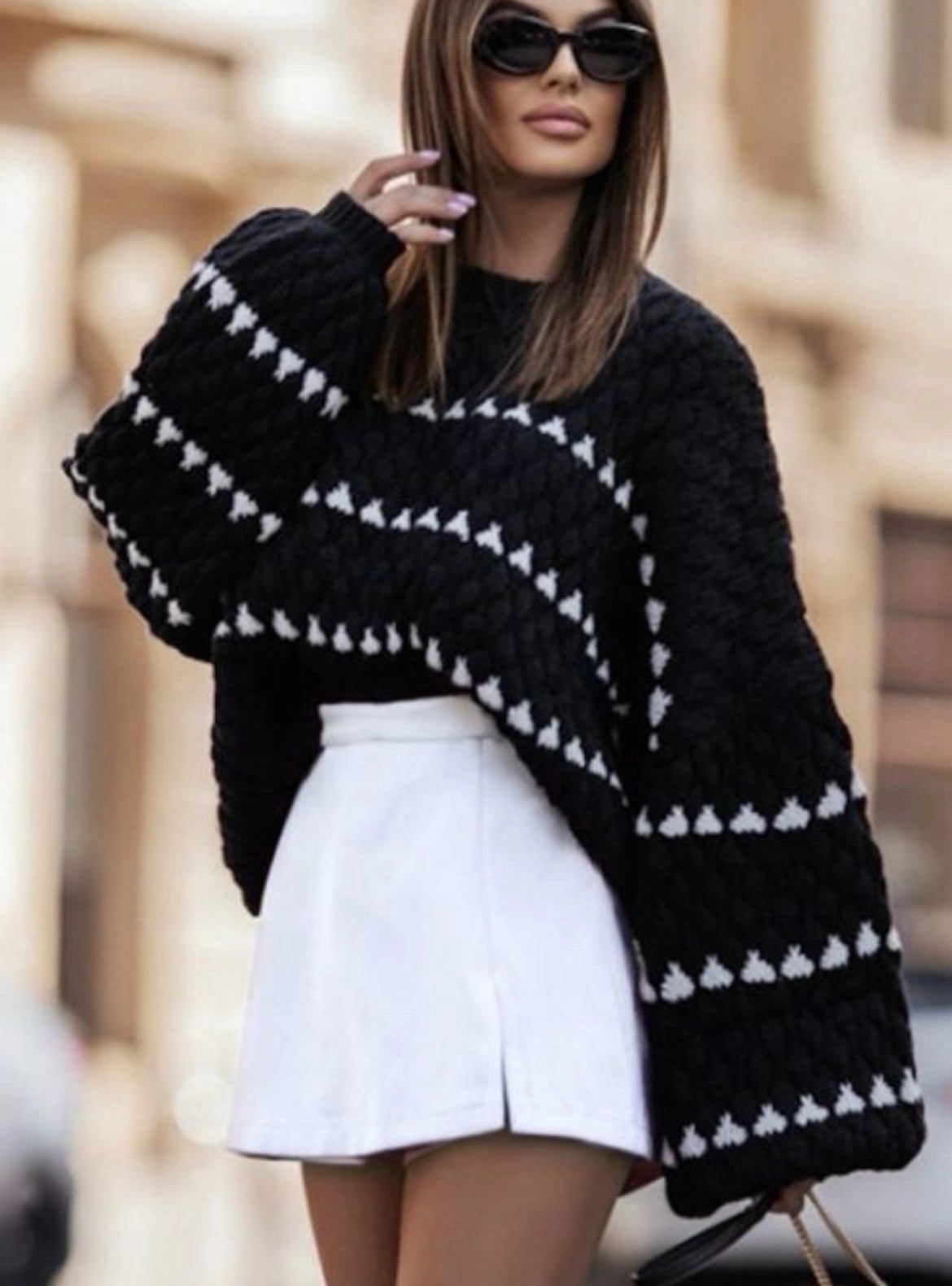 Bicolor Chevron Pattern Pullover: Comfortable, Modern & Unique Design for Casual Wear & Outdoor Activities