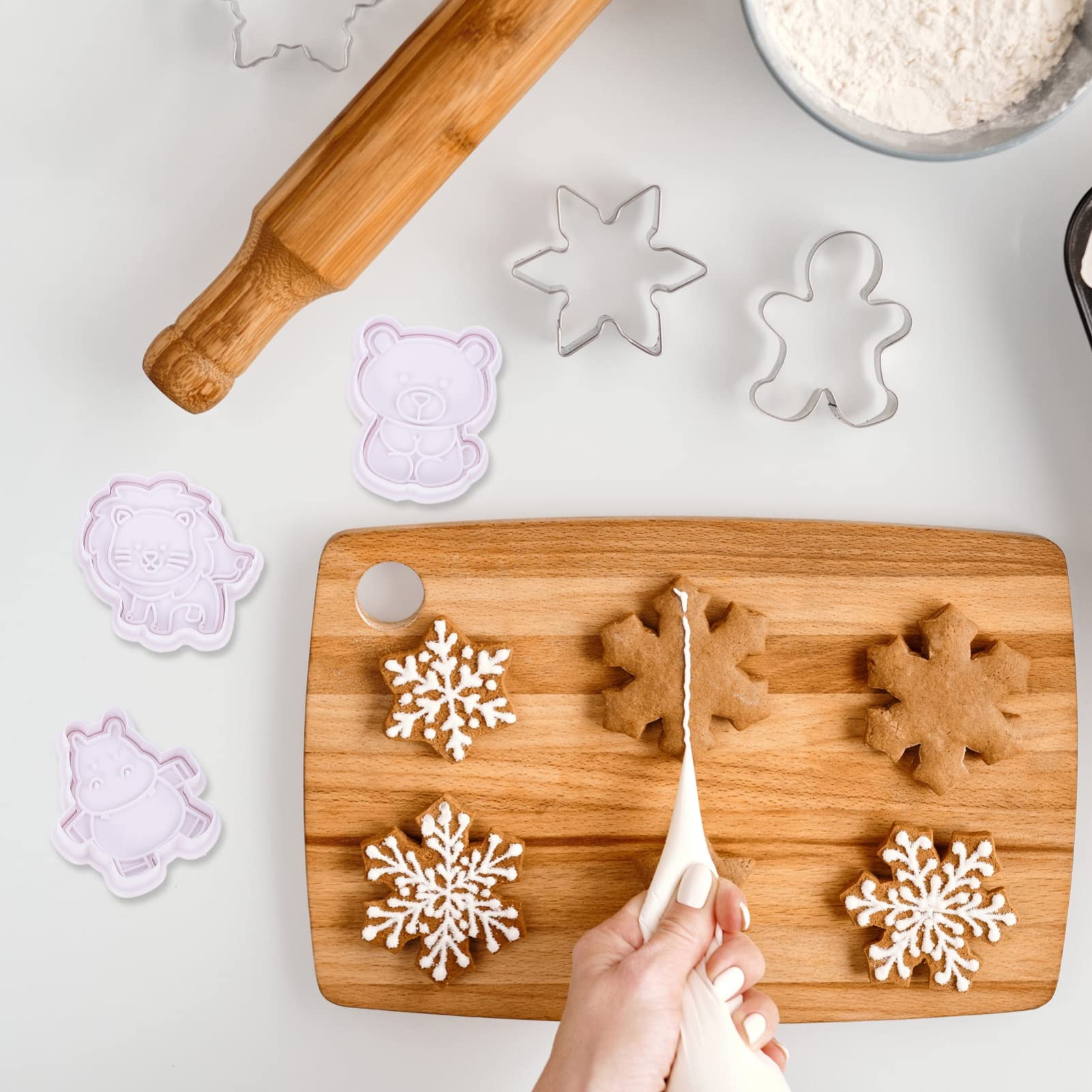8-Piece Animal Cookie Cutter Set - Plastic Baking Molds for Cookies, Biscuits & Pastries | Fun Animal-Shaped Cookie Cutters for Kids Baking, DIY Desserts & Holiday Treats