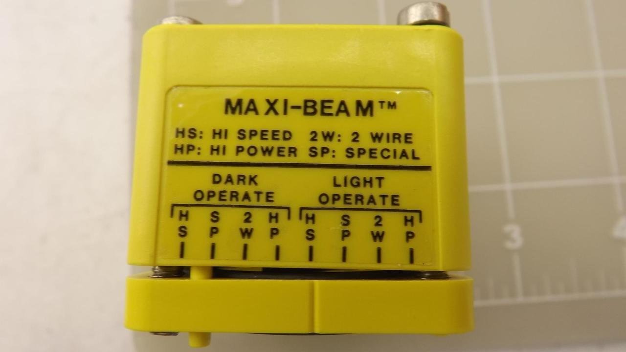 Banner 25576 Photoelectric Sensor with Fiber Optic & RSBF Technology - Industrial Automation, Packaging, and Material Handling Solutions