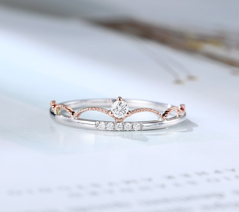Vintage Art Deco Women's Wedding Ring - 14K Two-Tone Gold Diamond & Moissanite Stackable Band for Bridal, Anniversary & Promise Rings | Perfect for Engagement, Vow Renewal & Special Occasions