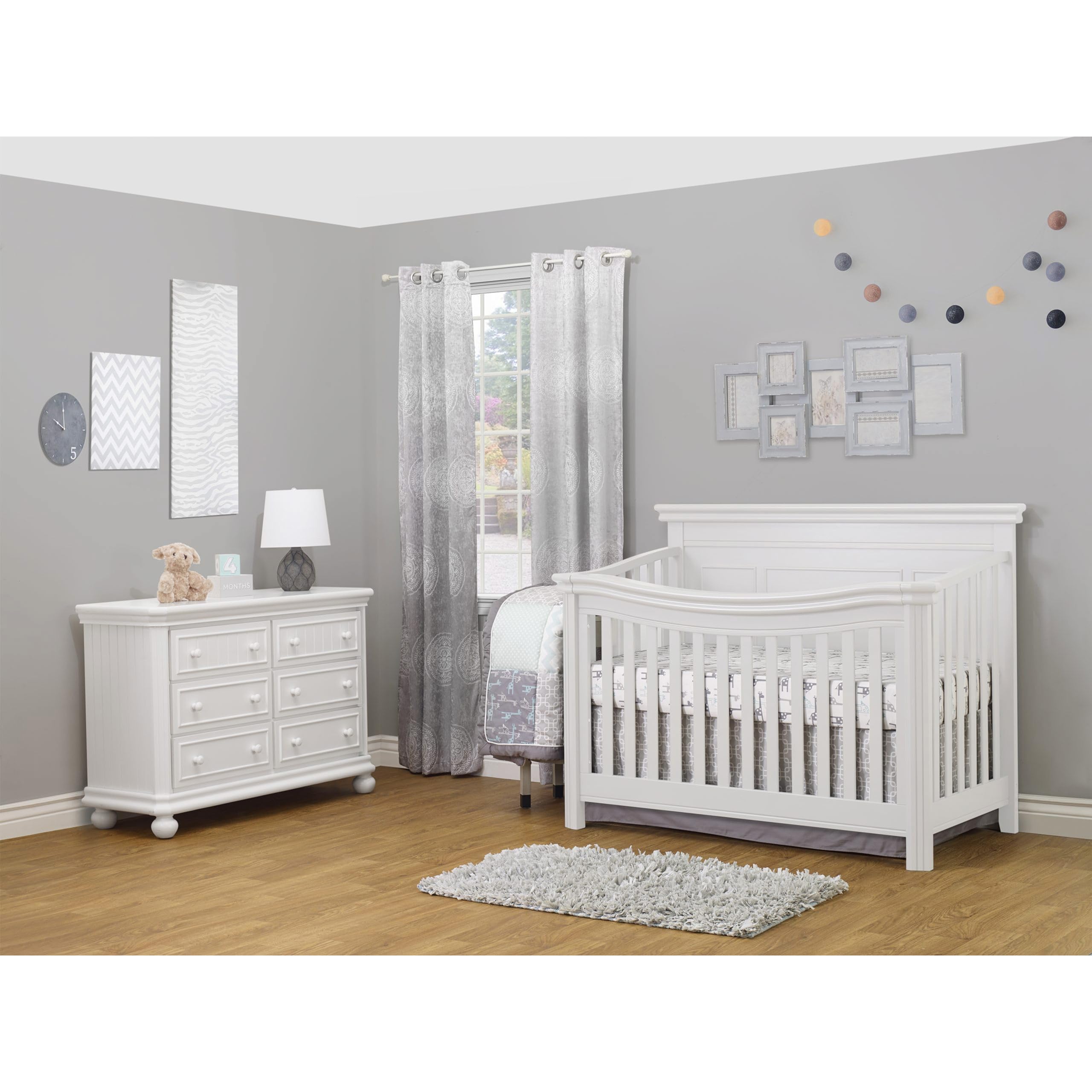 Sorelle Finley Lux Flat Top Crib - Modern Baby Crib with Safety Rails, Convertible Design for Nursery - Perfect for Newborns, Toddlers & Small Bedrooms