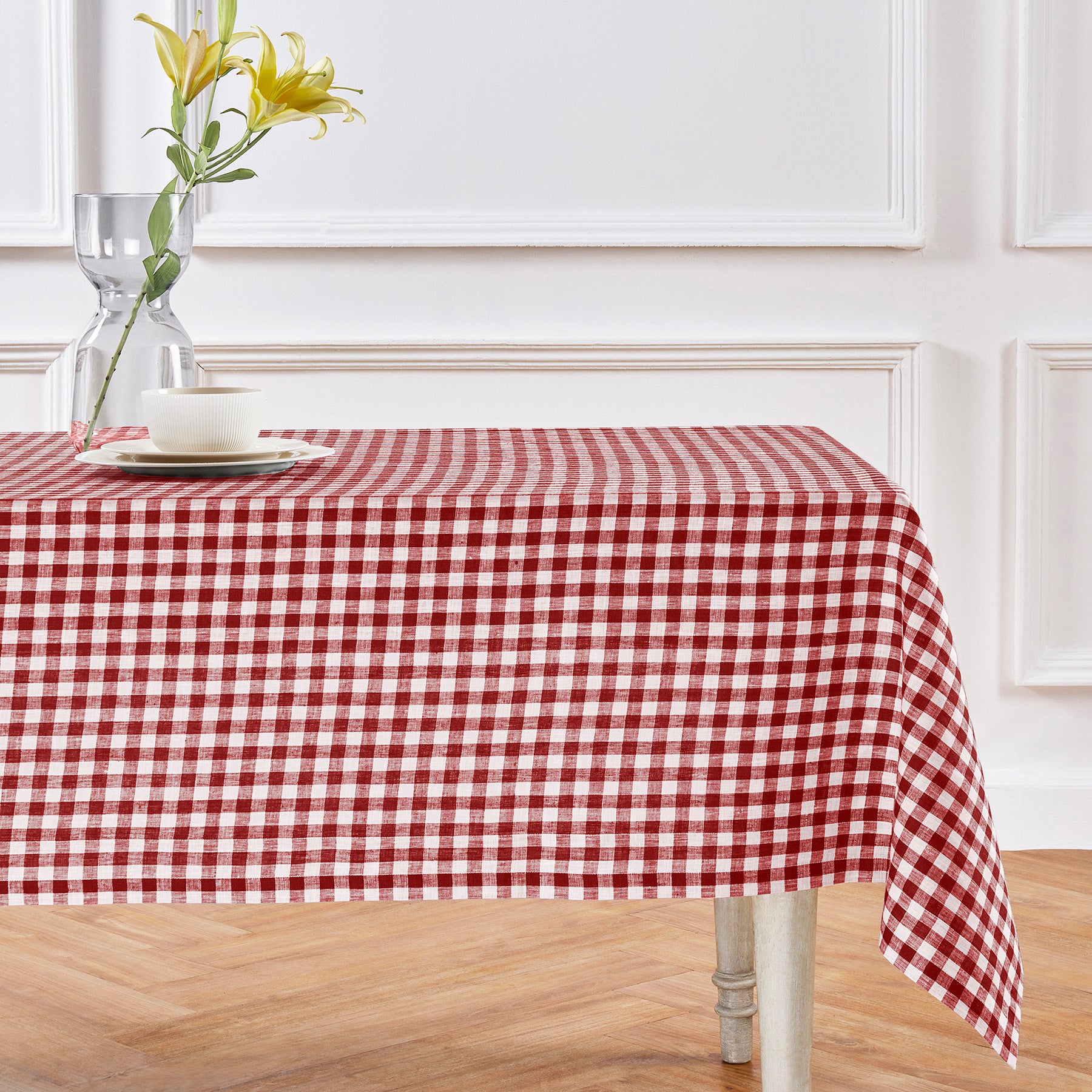 Stylish Red and White Checkered Gingham Tablecloth - Perfect for Picnics, BBQs, and Outdoor Dining