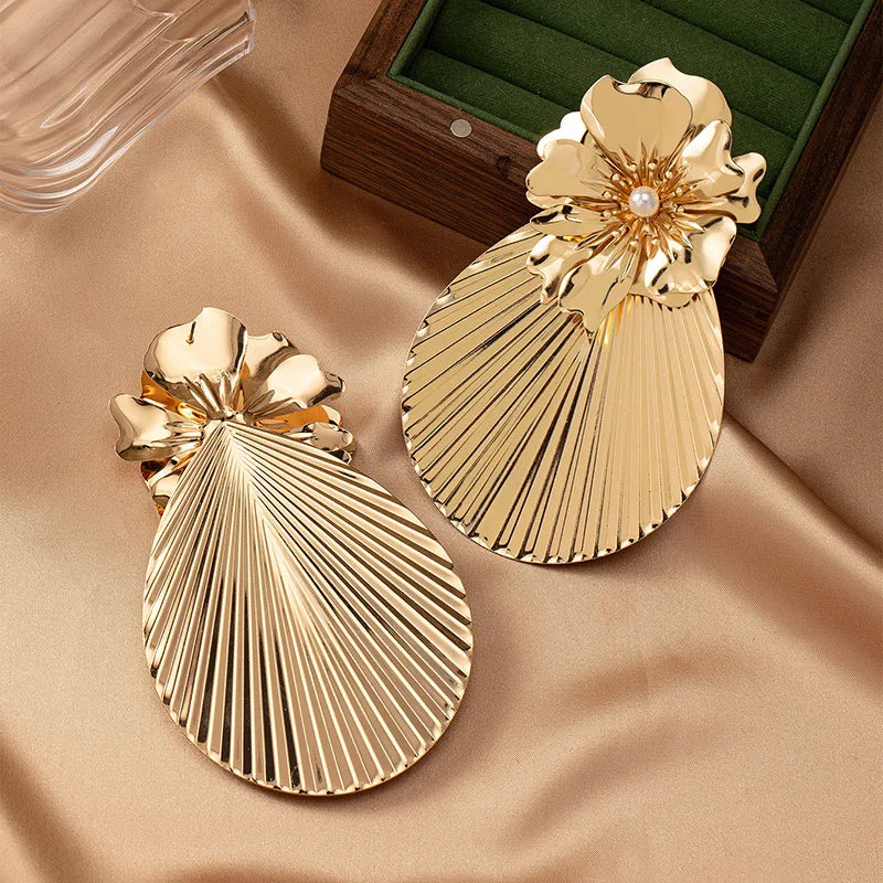 24K Gold Plated Flower Pendant Necklace for Women - Elegant Jewelry Gift for Birthday, Anniversary & Valentine's Day - Perfect for Parties, Weddings & Special Occasions