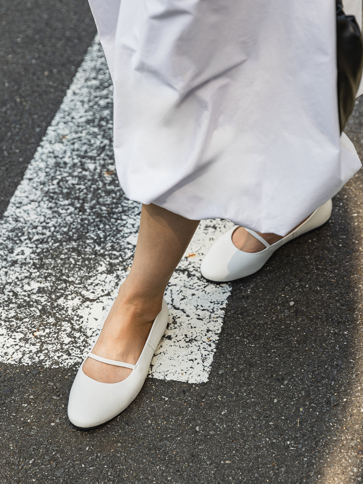 Comfortable White Travel Flats for Women - Lightweight Foldable Ballet Shoes for Walking, Airplane & Vacation - Perfect for Travel, Work & Casual Outfits