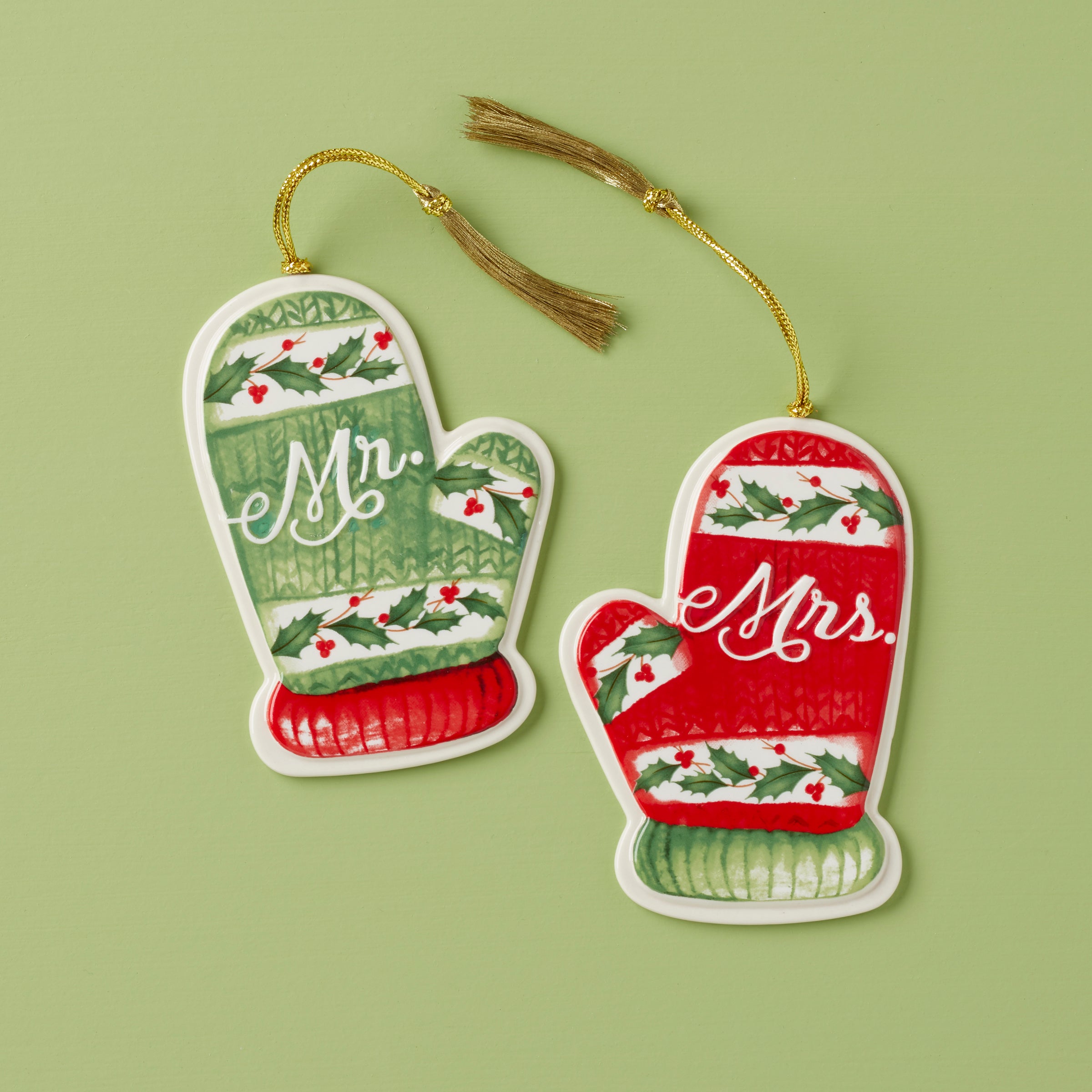 Mr. & Mrs. Mitten Ornaments Set of 2 - Christmas Tree Decorations for Couples, Holiday Home Decor Gift for Newlyweds - Perfect for Xmas Tree, Fireplace Mantel & Winter Wedding Decorations