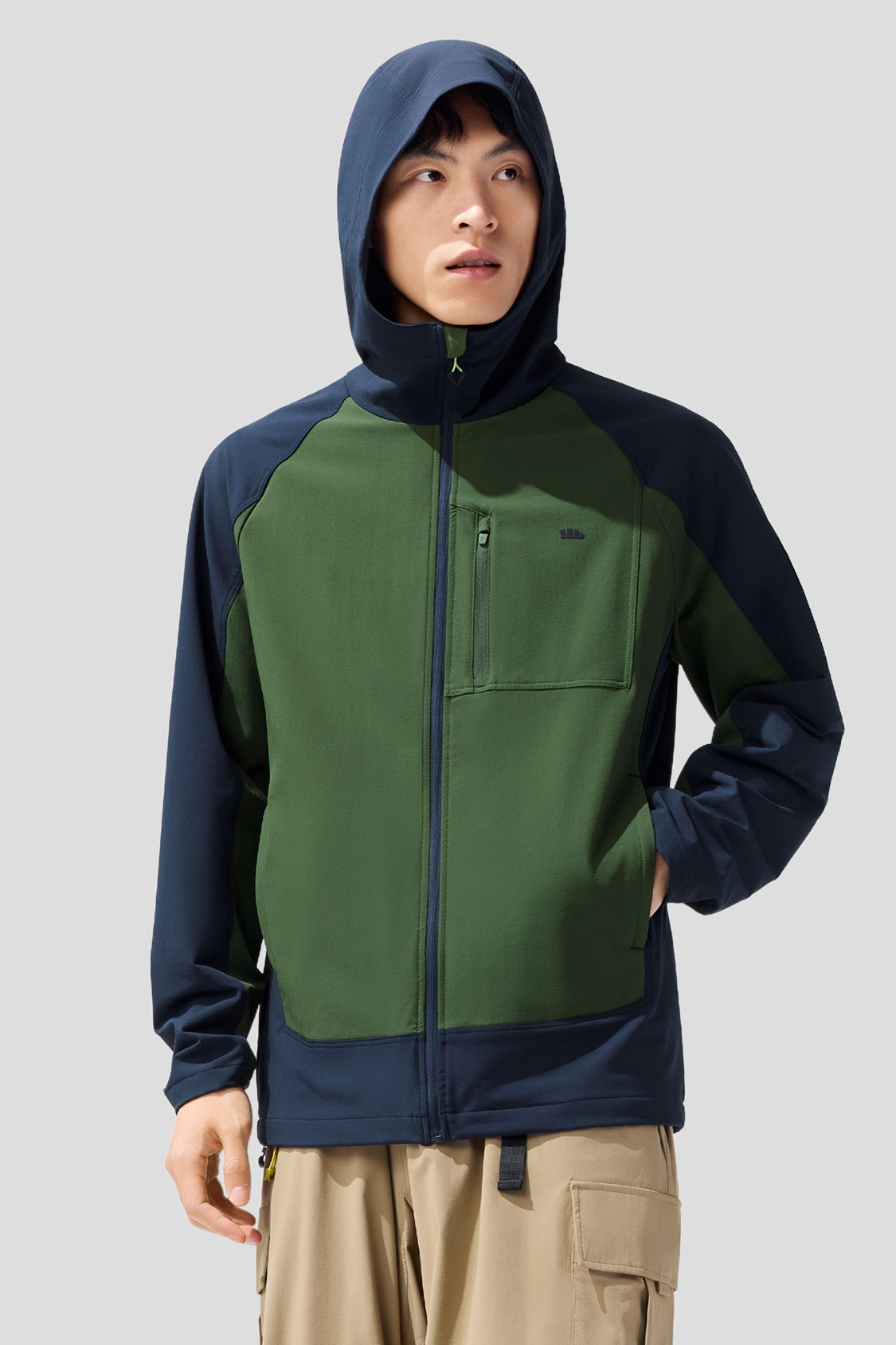 Men's Lightweight Water Repellent Softshell Jacket - Windproof & Breathable Outdoor Activewear for Hiking, Running & Casual Wear