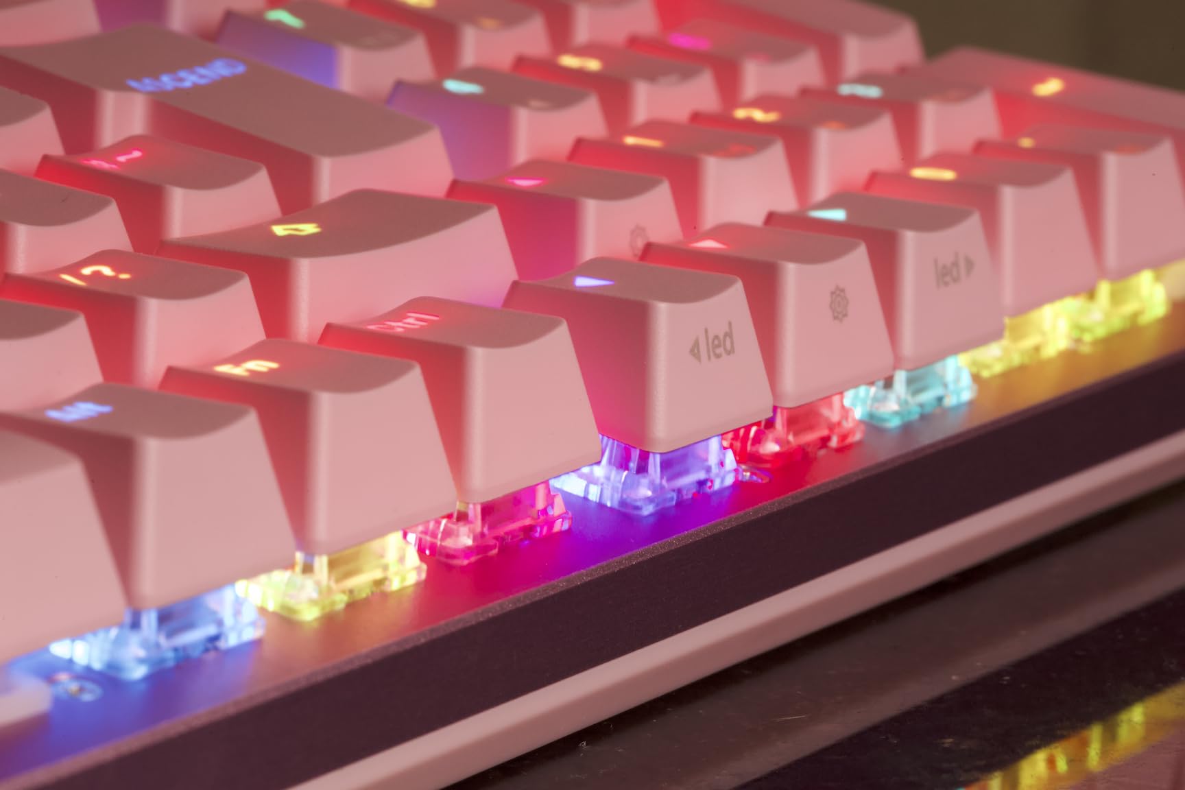 Glorious GMMK 2 Full Size (96%) Mechanical Gaming Keyboard - Aluminum Frame, Hot-Swappable, Double-Shot Keycaps, Glorious Fox Switches, RGB Backlit, German QWERTZ Layout - Pink | Perfect for Esports, Streaming & Office Work
