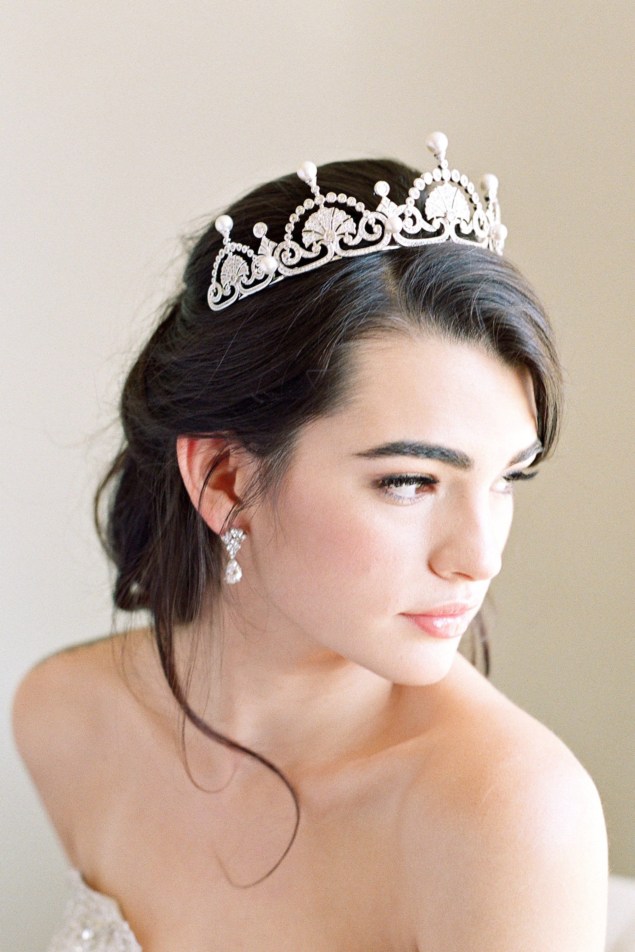 Sophia Simulated Diamond & Pearl Tiara - Elegant Bridal Crown for Weddings, Prom, Pageants & Special Events
