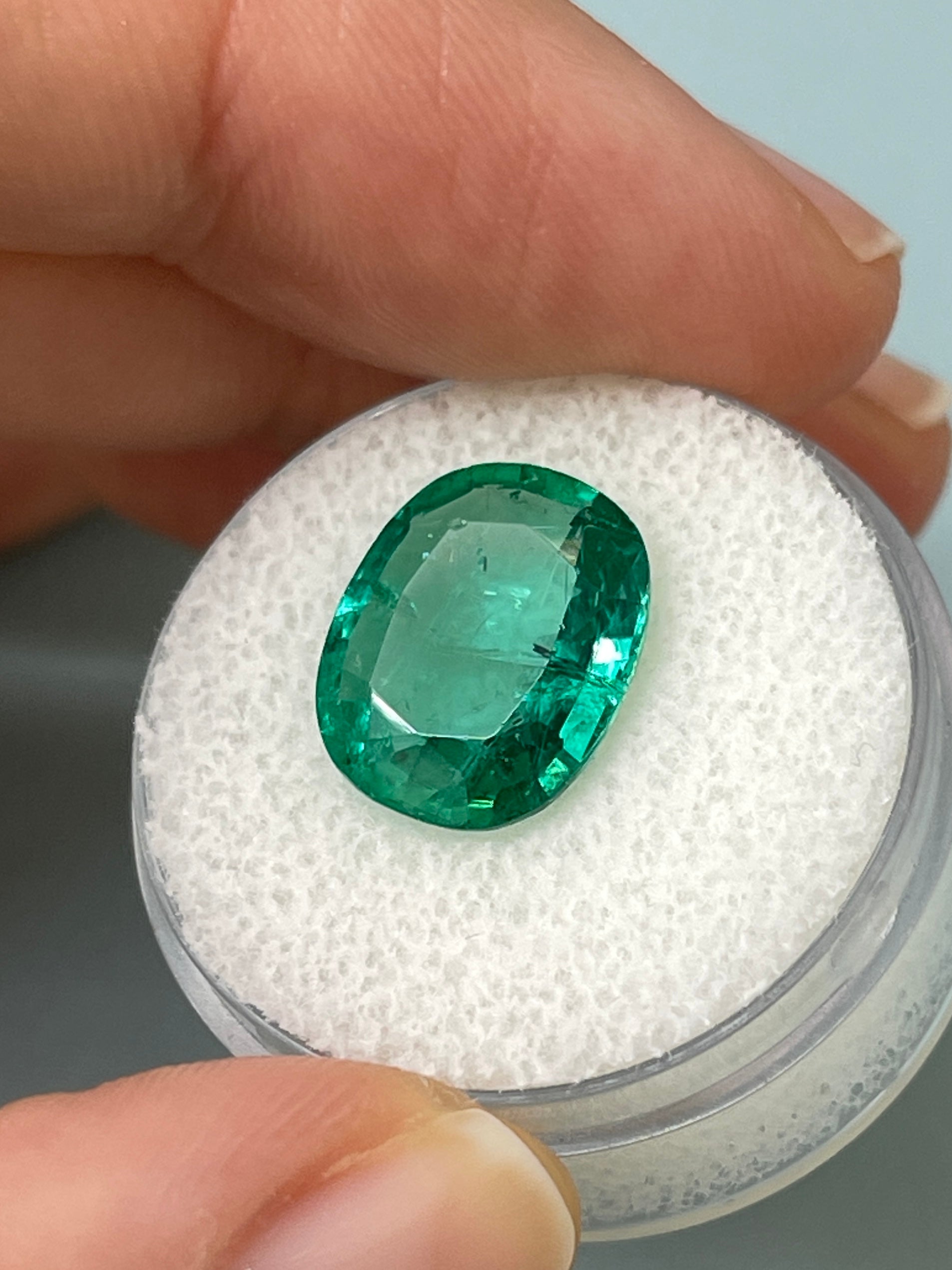 5.09 Carat 13x11mm Natural Zambian Emerald - Bubbly Hybrid Cushion/Oval Cut Loose Gemstone for Jewelry Making & Engagement Rings