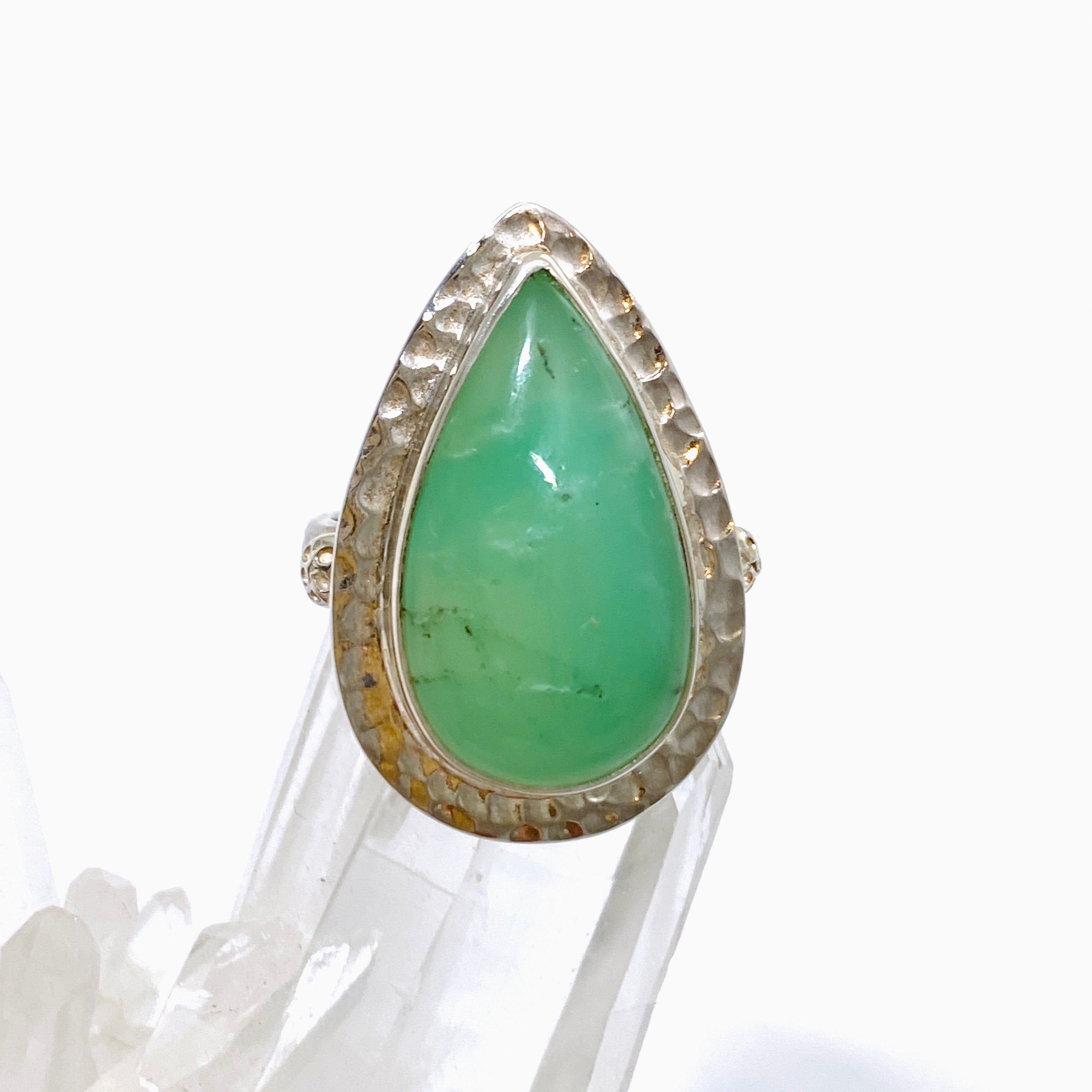 Chrysoprase Teardrop Cabochon Ring - Handmade Sterling Silver Hammered Band - Size 8 - KRGJ3338 - Perfect for Boho Jewelry & Gift Giving