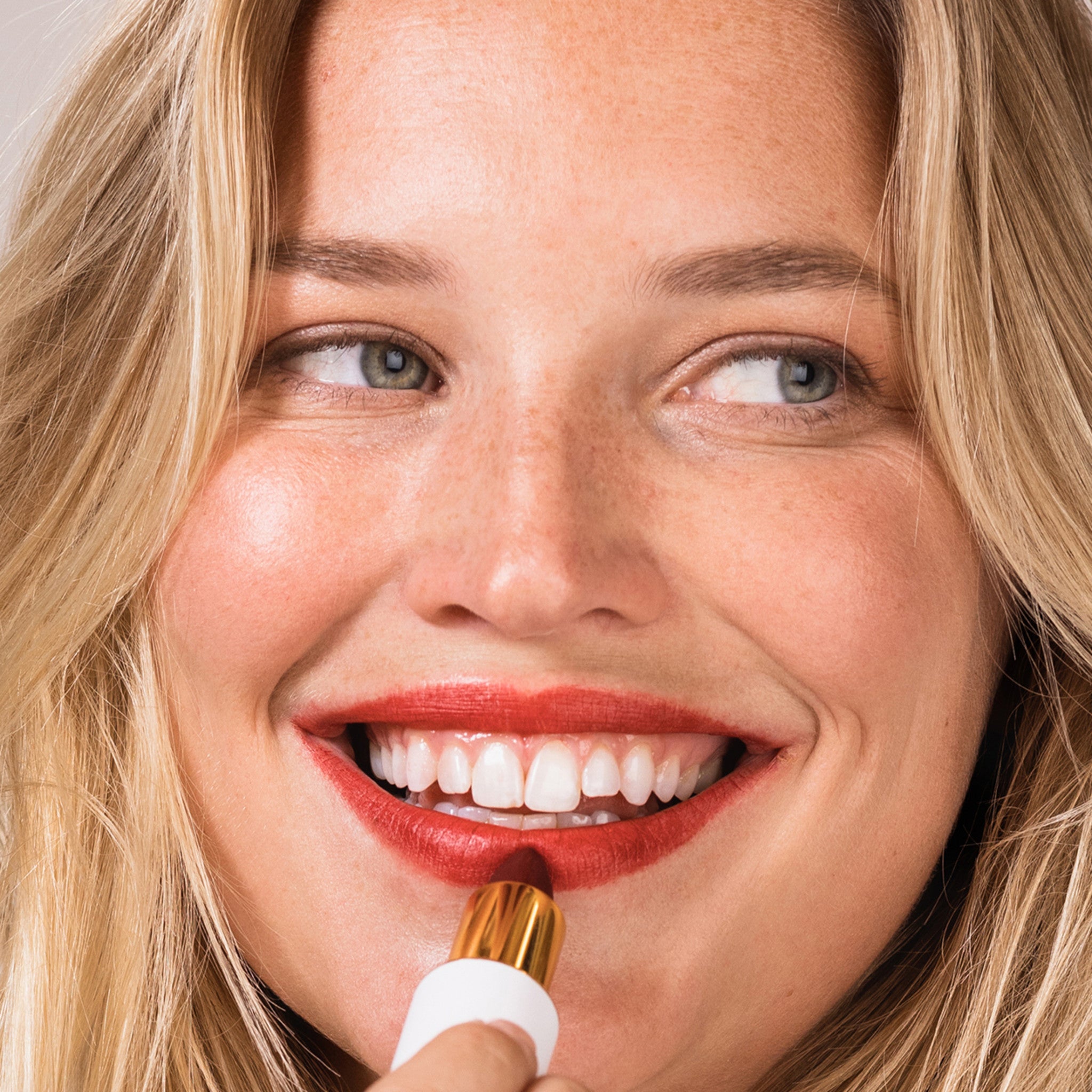 Full Bloom Sculpted Lipstick - Long Lasting Matte Lipstick with Hydrating Formula, Vegan & Cruelty-Free - Perfect for Everyday Wear, Date Night, and Special Occasions