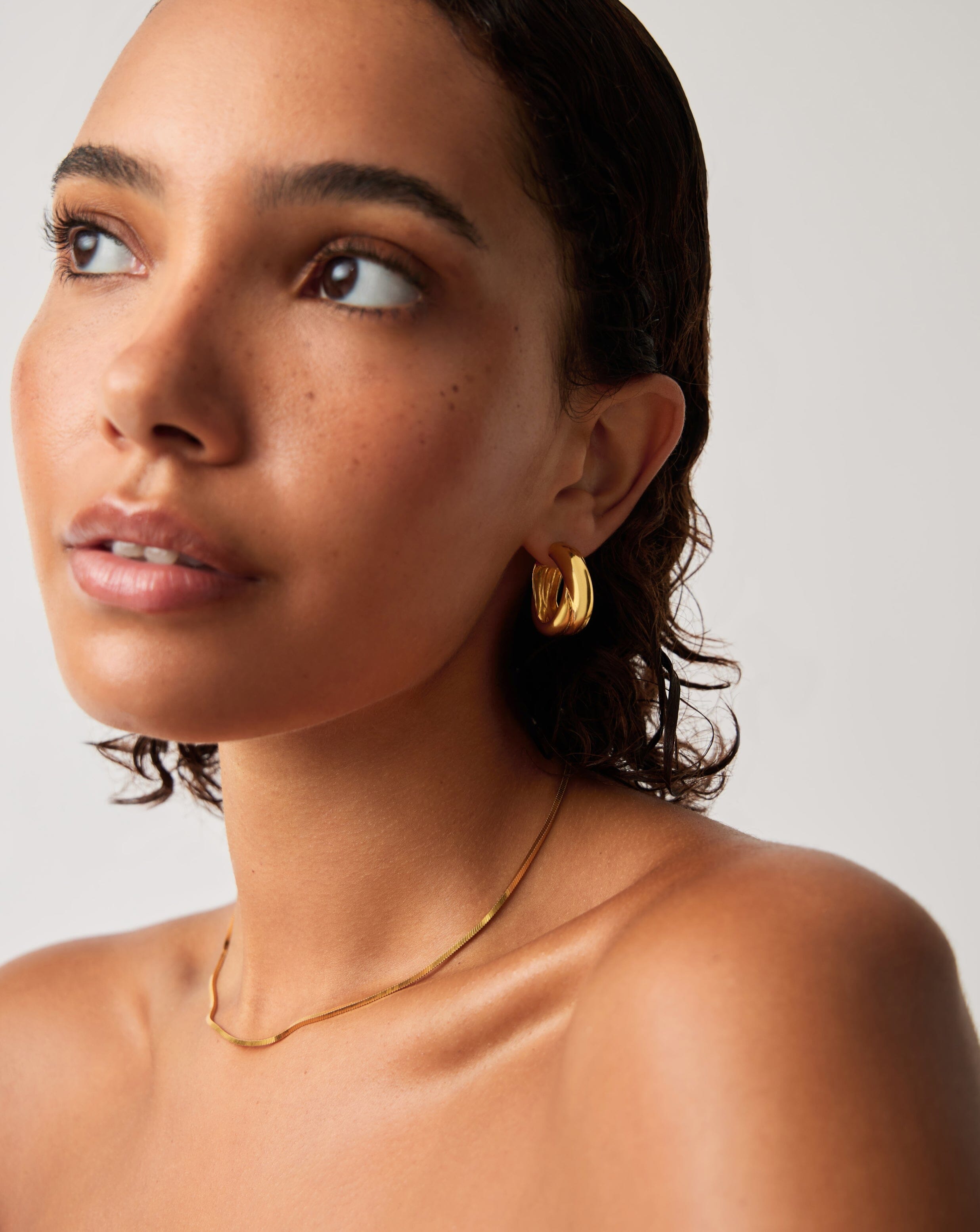 Lucy Williams Chunky Medium Entwine Hoop Earrings | 18k Gold Plated Women's Jewelry | Perfect for Parties, Weddings & Everyday Wear
